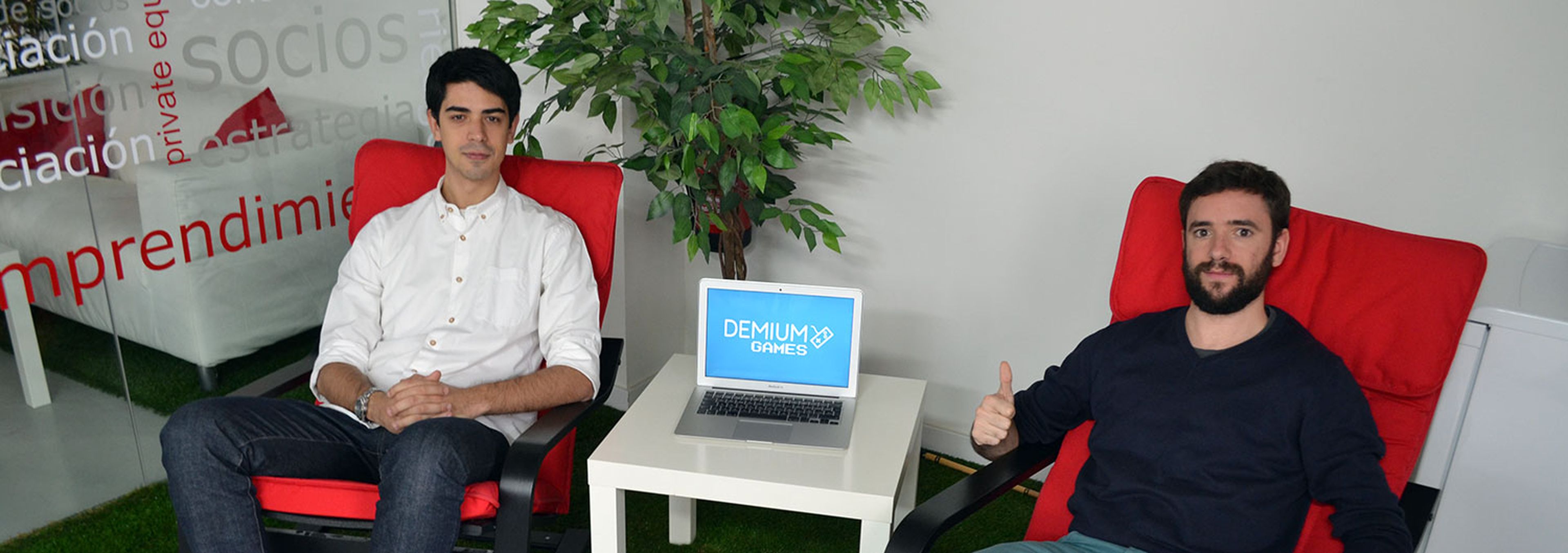 De izquierda a derecha, Alejandro Miralles (CEO de Demium Games) y Carlos García (Project Manager de Demium Games).