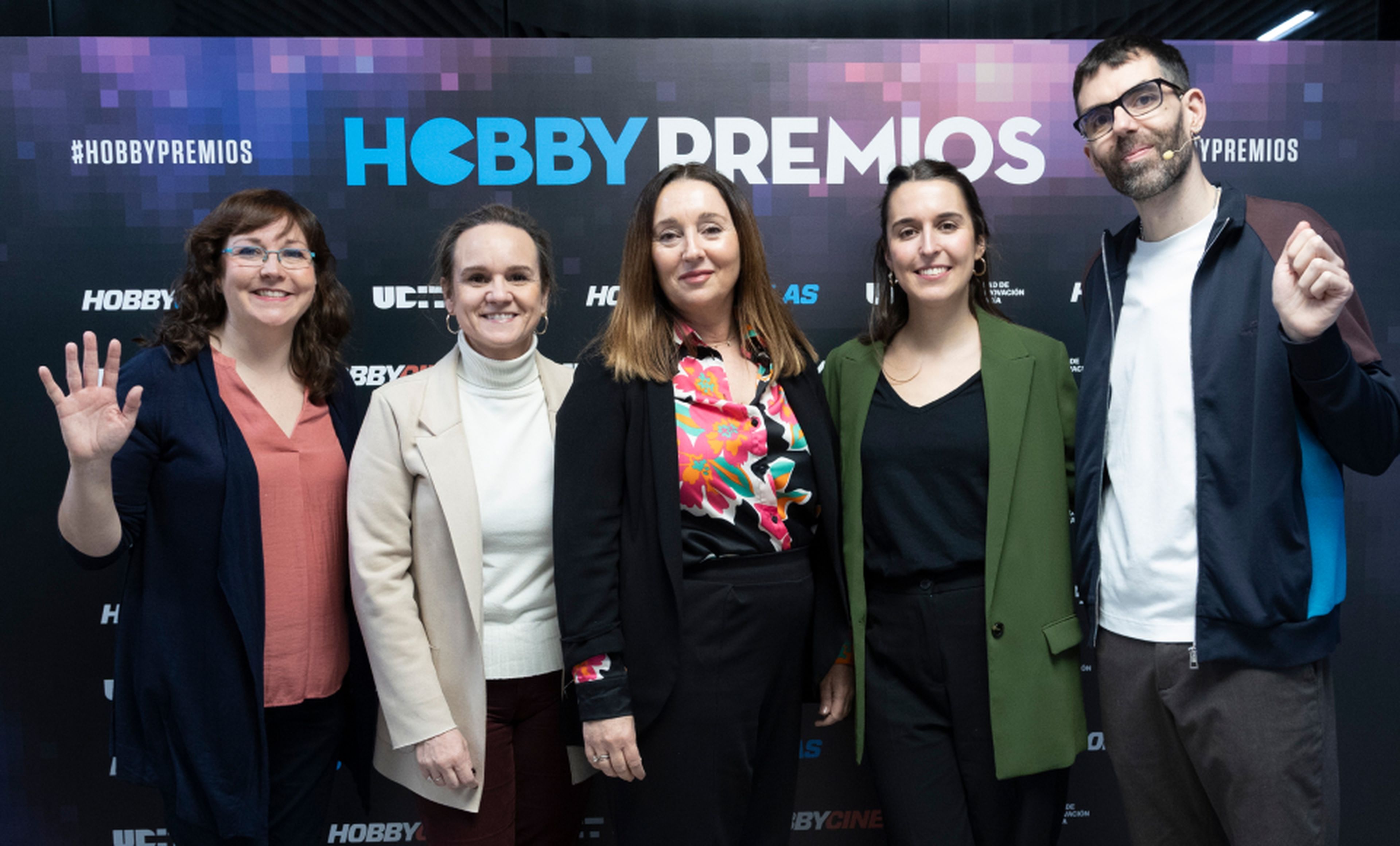 De izquierda a derecha: Raquel Hernández de HobbyCine, Rocío Ester, Leonor Martínez y Carlota Nieves de Universal Pictures y Ekaitz Ortega de HobbyCine. 