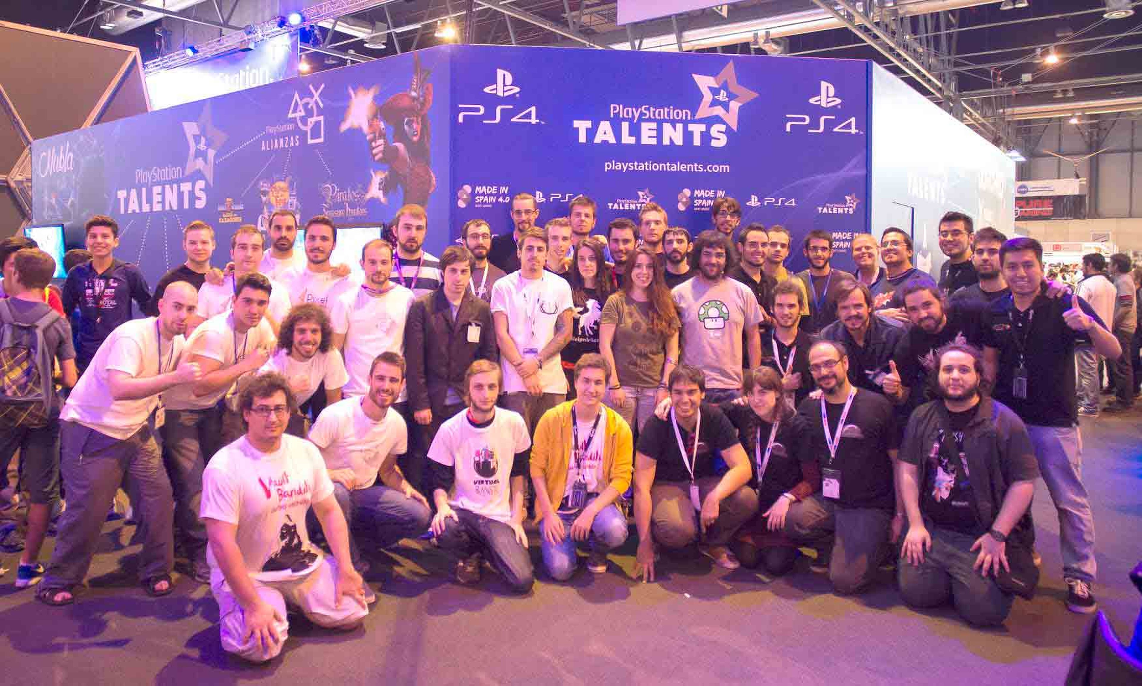 Los participantes en Premios PlayStation, durante la Madrid Games Week 2015, donde mostraron sus proyectos al público.