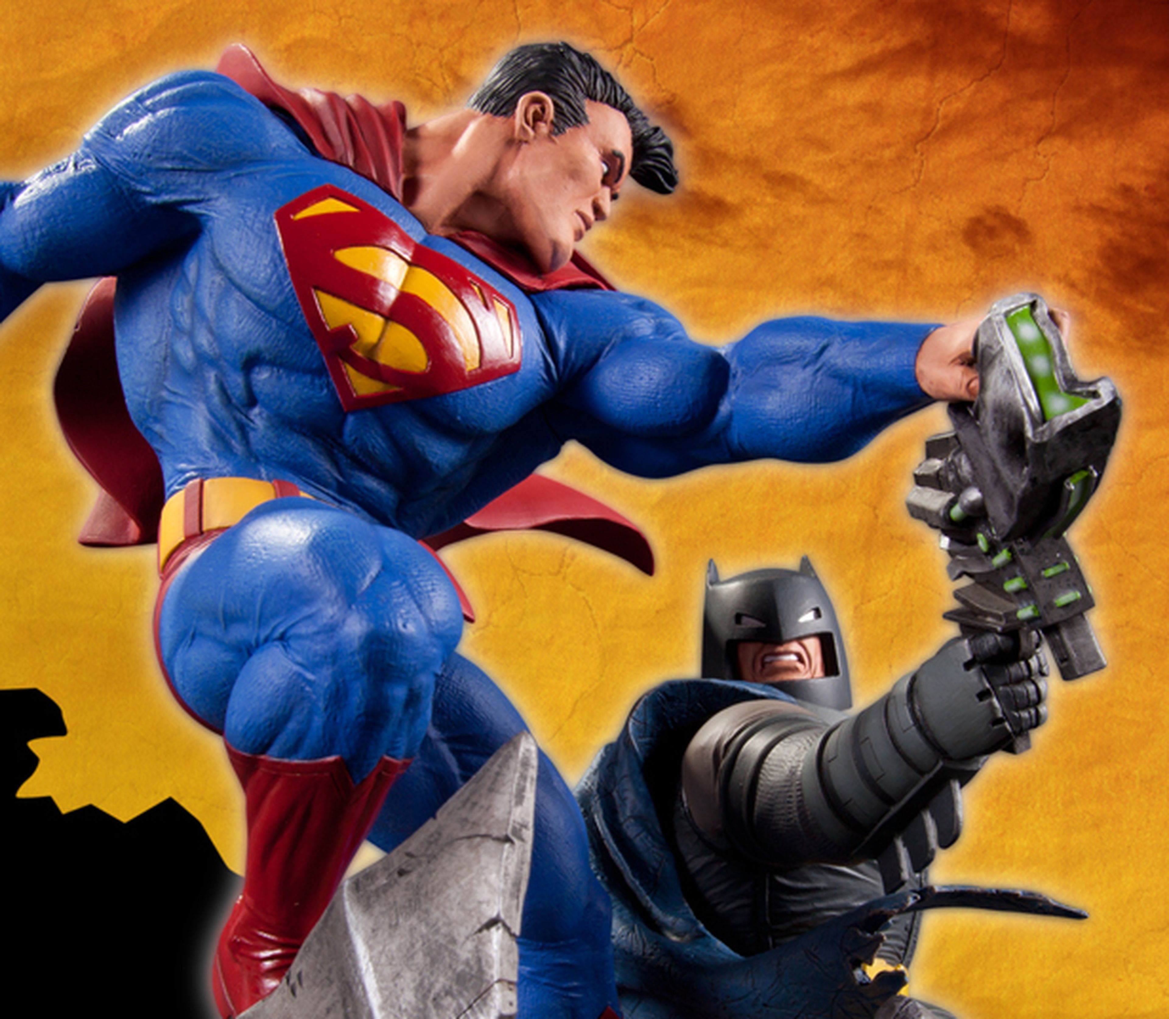 Estatua de Superman vs Batman en Dark Knight Returns