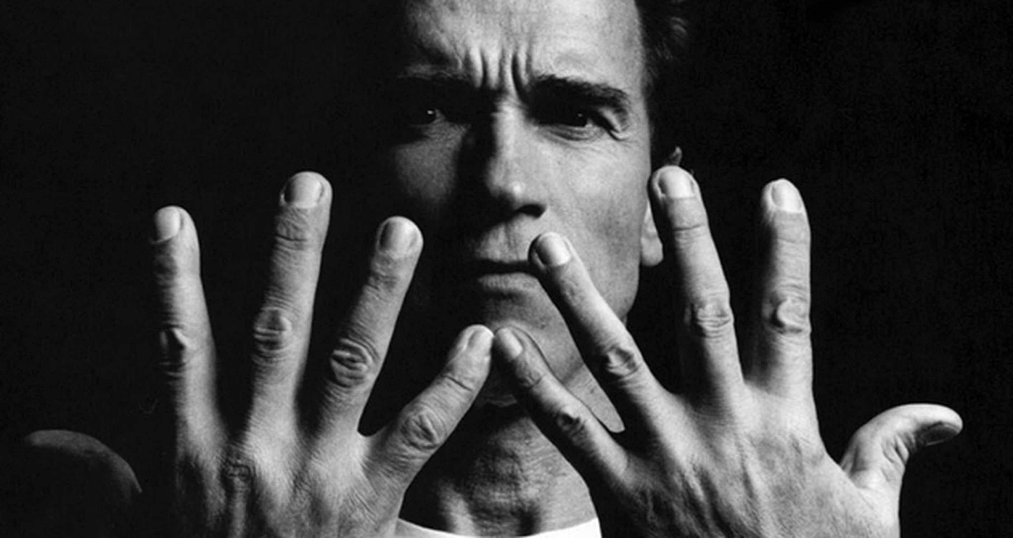 Пальчиками грубо. Мужские пальцы. Красивые мужские пальцы. Красивые сильные мужские пальцы.