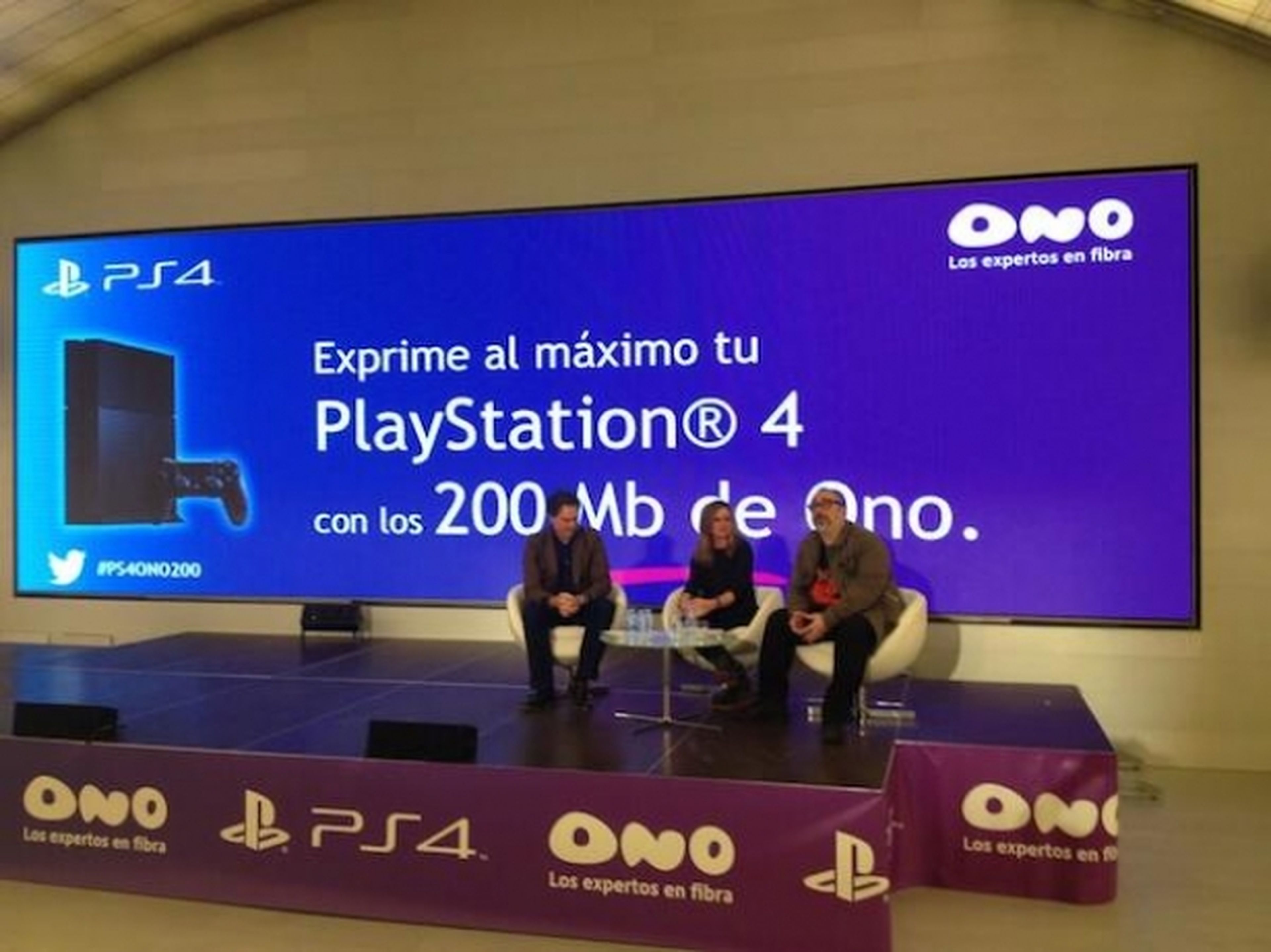 Promoción de ONO para el lanzamiento de PS4 en España