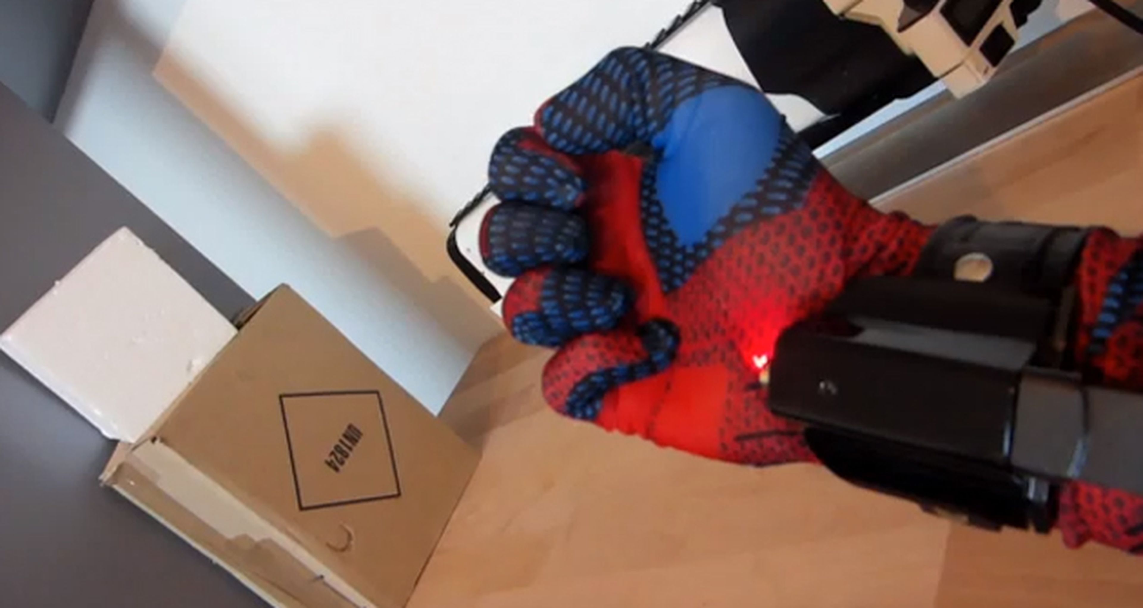 Crean un lanzarredes electromagnético de Spider-man