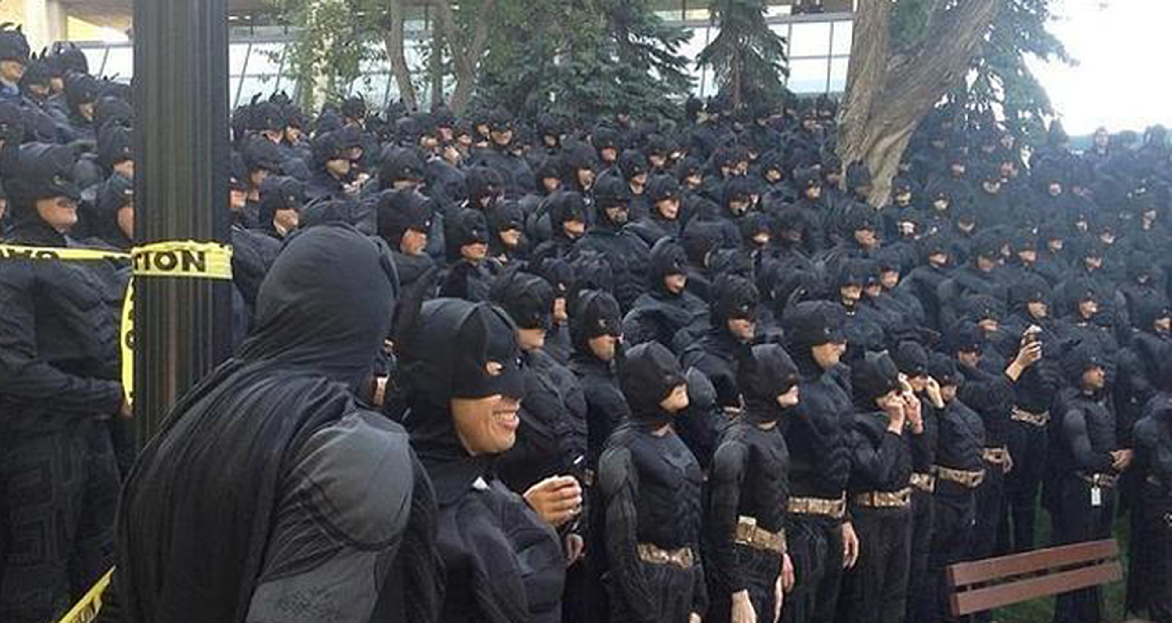 Un ejército de 542 Batman bate el récord Guinness