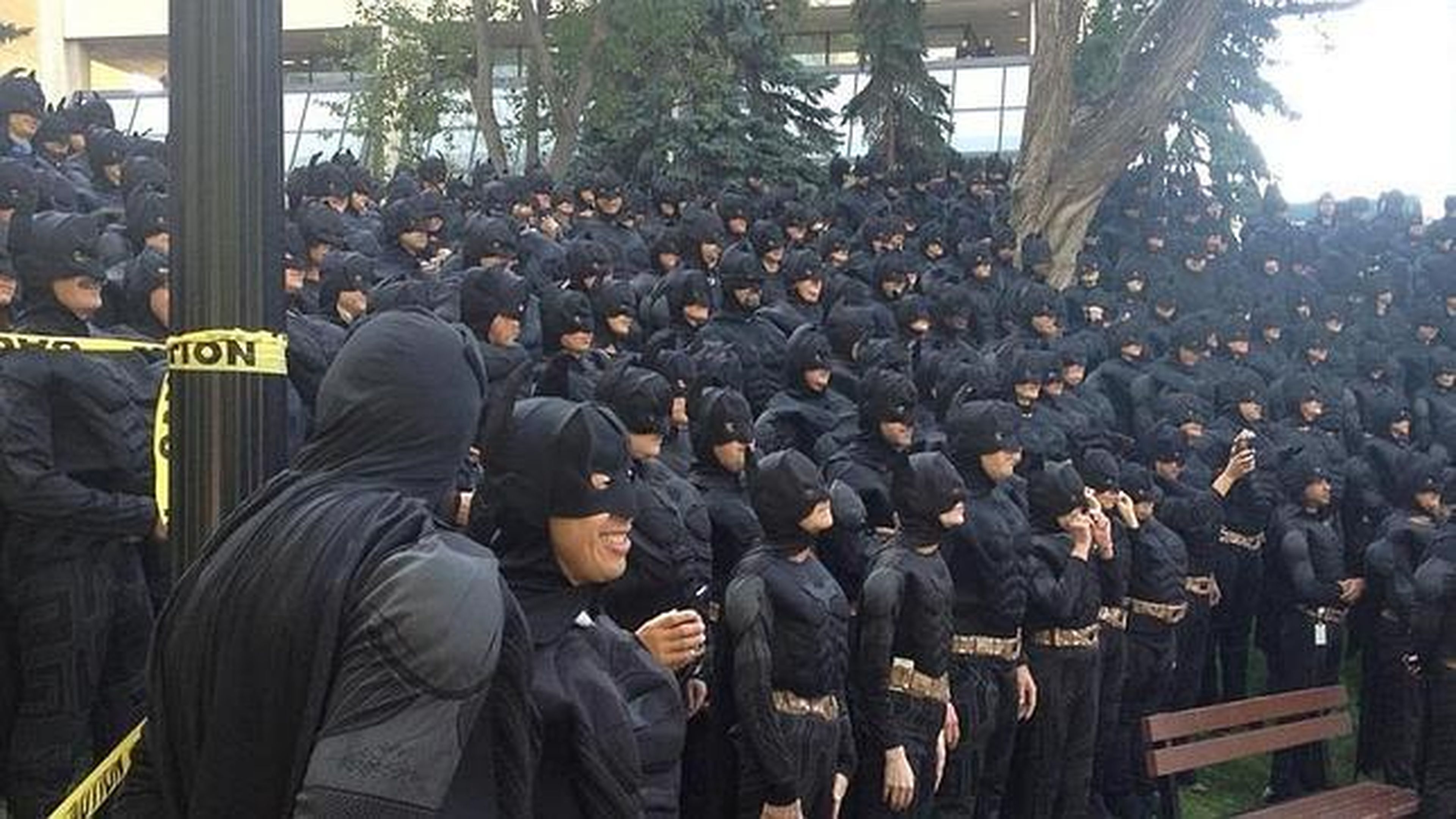 Un ejército de 542 Batman bate el récord Guinness
