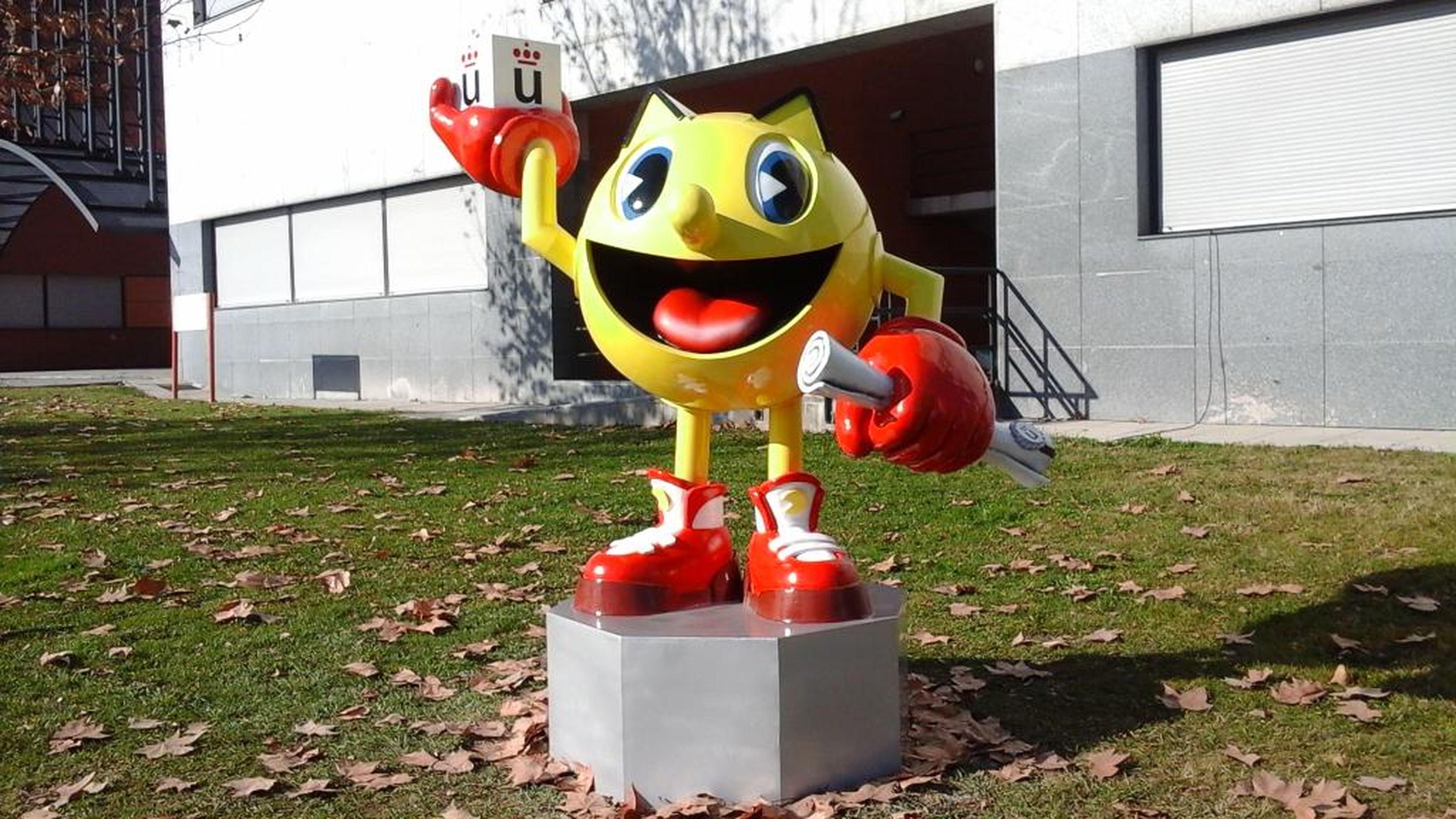 Un Pac-Man de dos metros invade la Universidad Rey Juan Carlos
