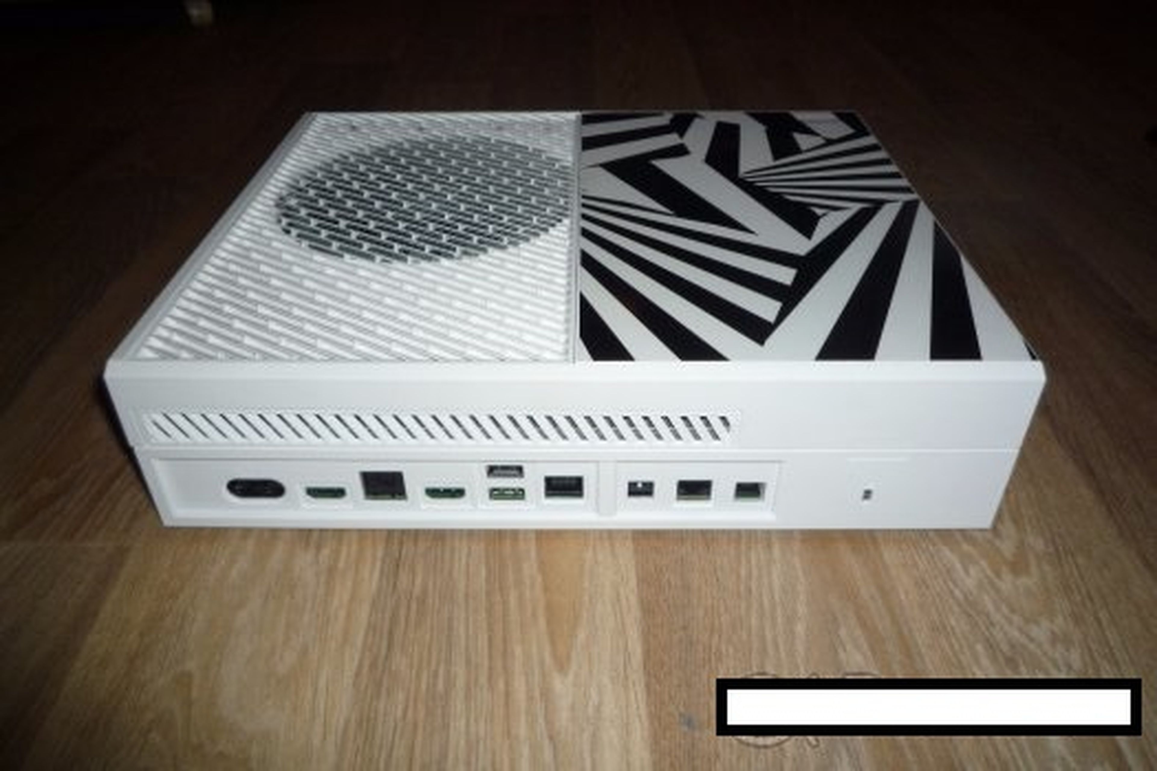 Rumor: imágenes del prototipo de una Xbox One Zebra