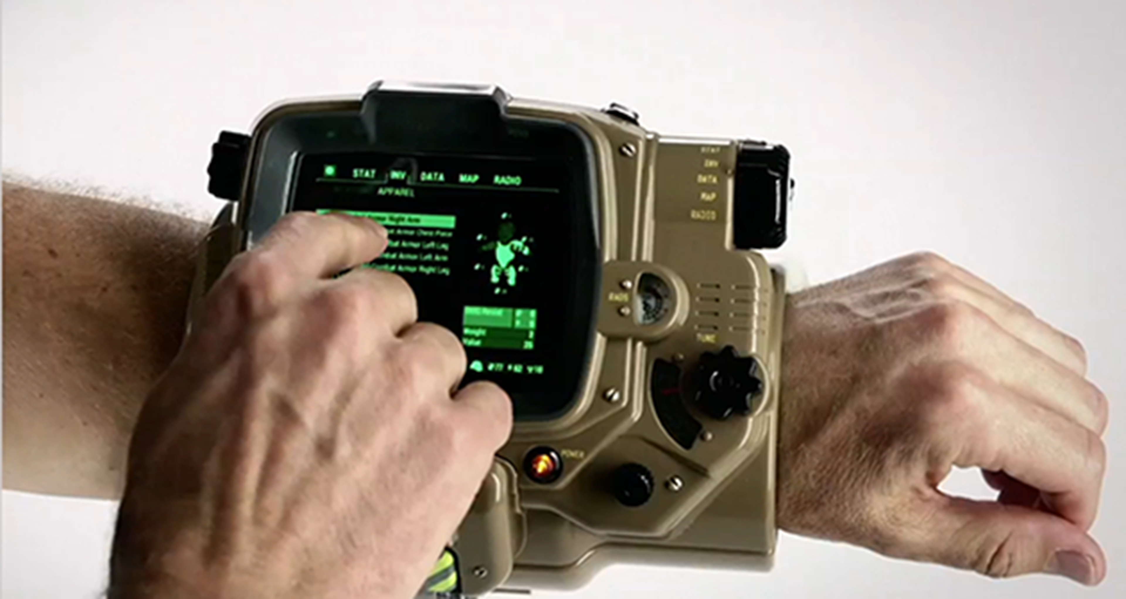 Fallout 4: ¿El Pip-Boy a tamaño real servirá para tu teléfono móvil?