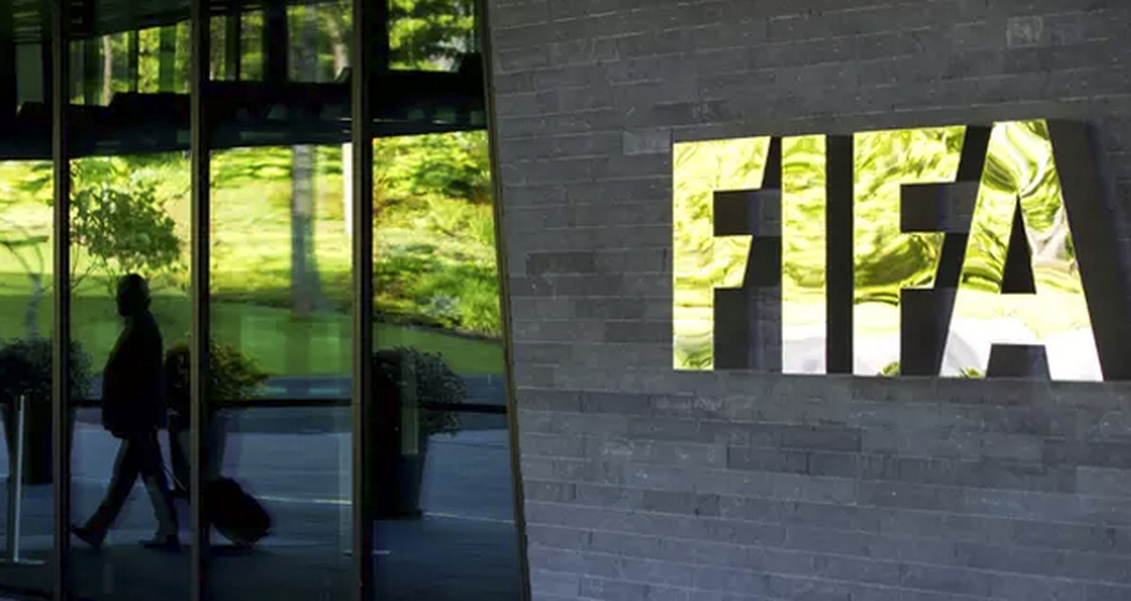 Ben Affleck y Matt Damon producirán una cinta sobre la corrupción de la FIFA