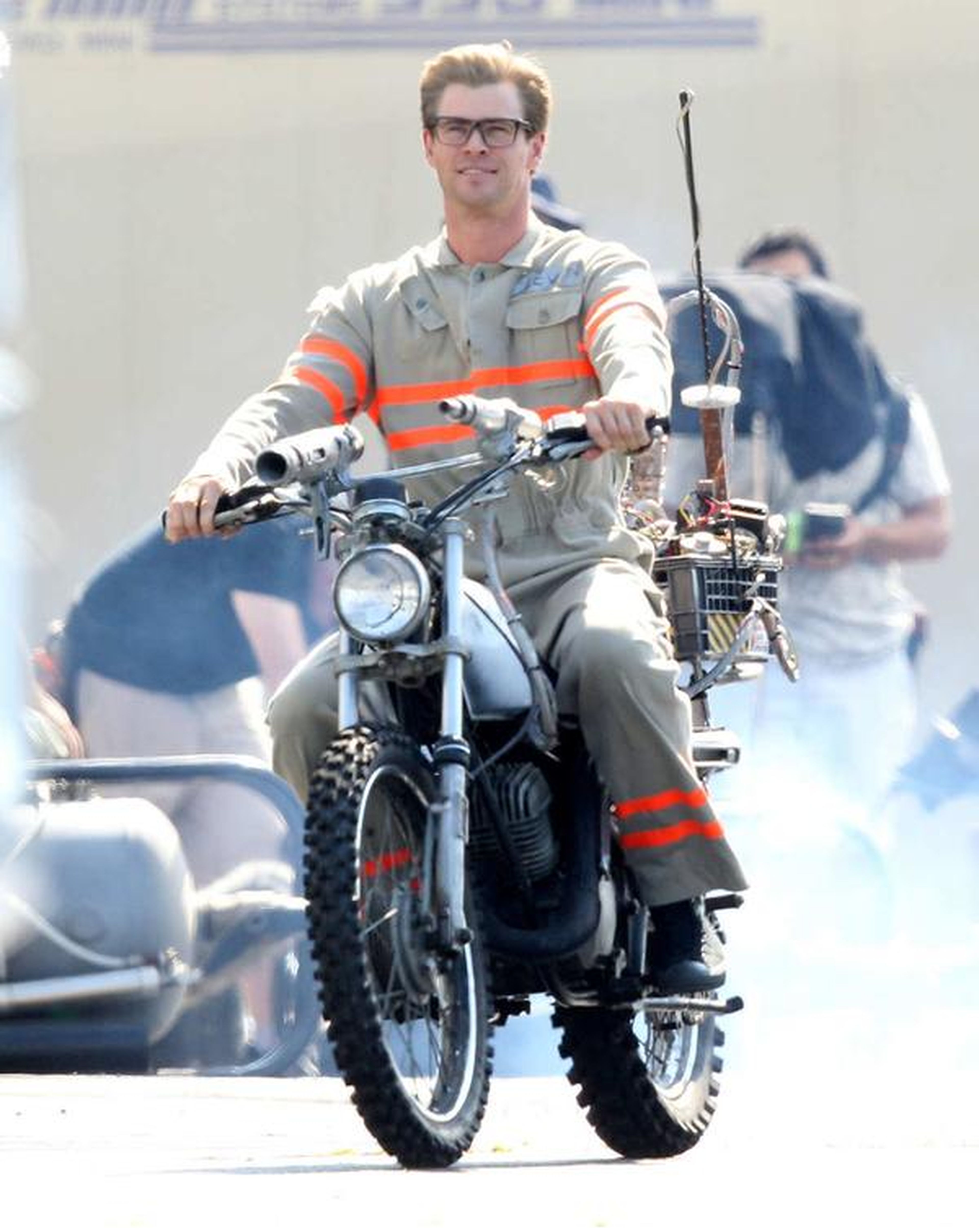 Cazafantasmas: primera imagen de Chris Hemsworth en uniforme