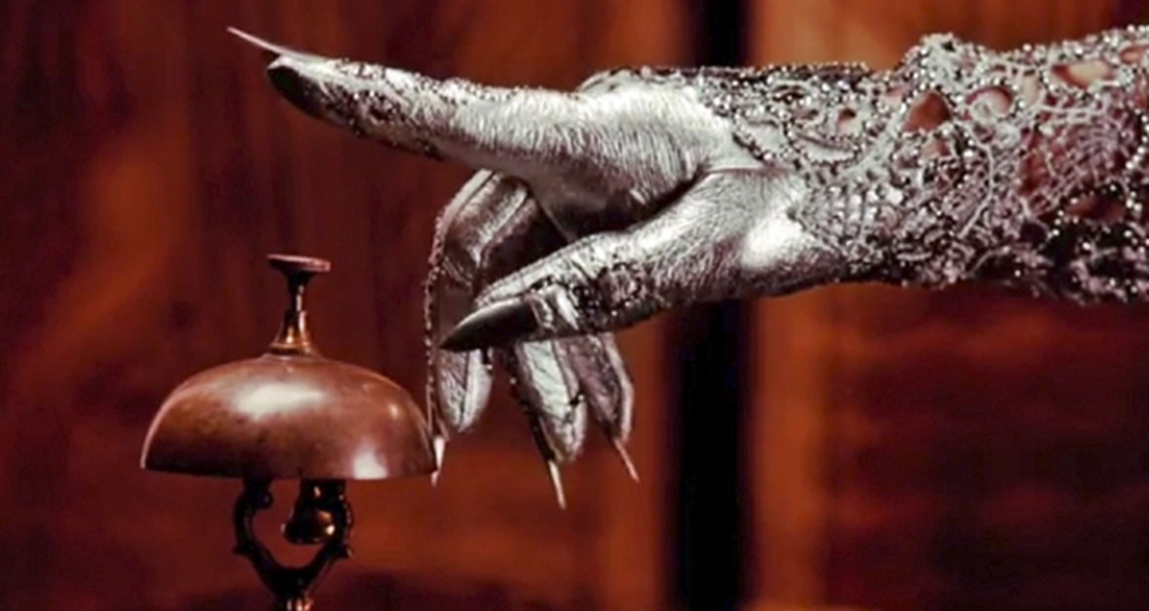 American Horror Story: Hotel muestra el letal guante de Lady Gaga