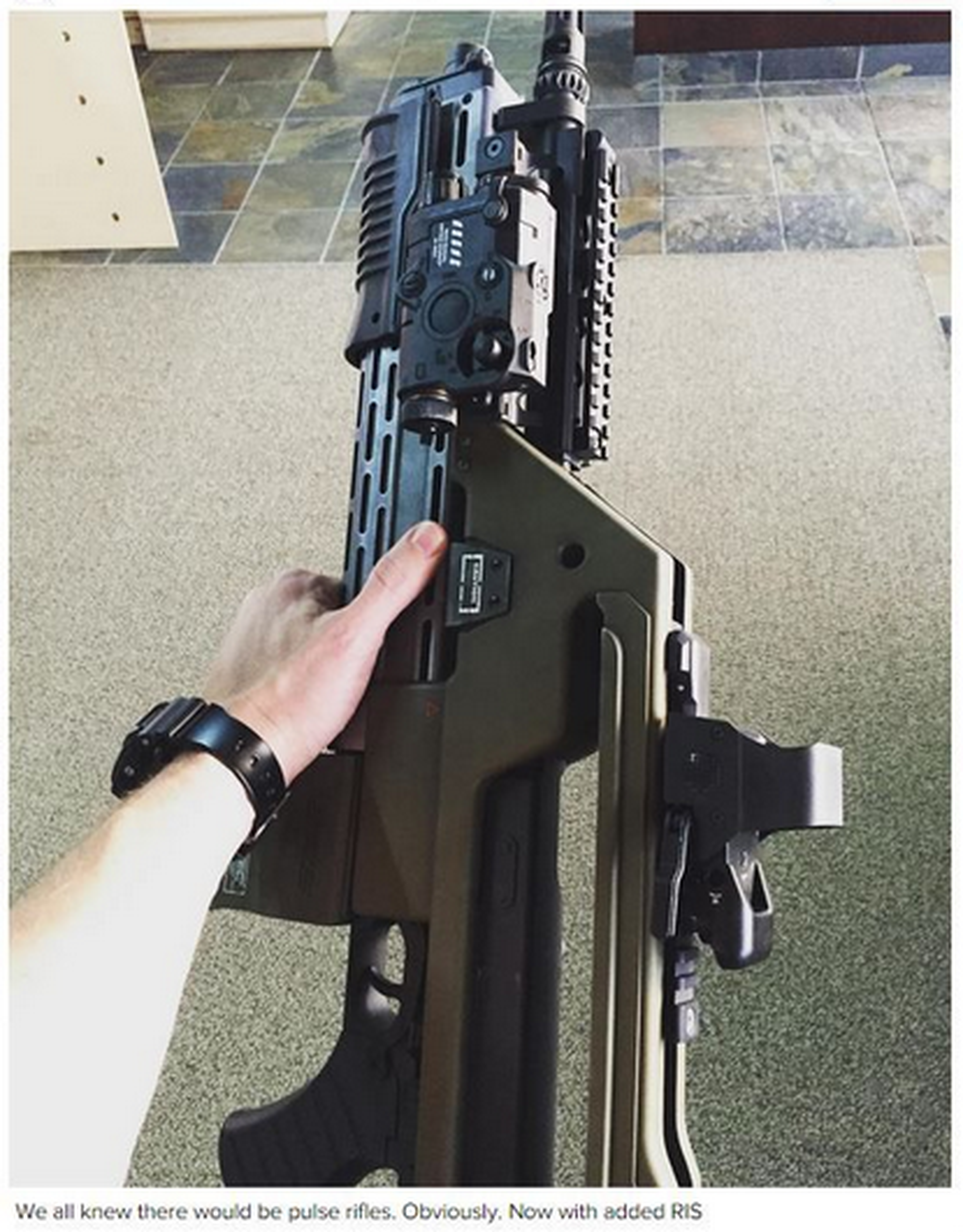 Alien 5: Blomkamp muestra el nuevo rifle de pulsos