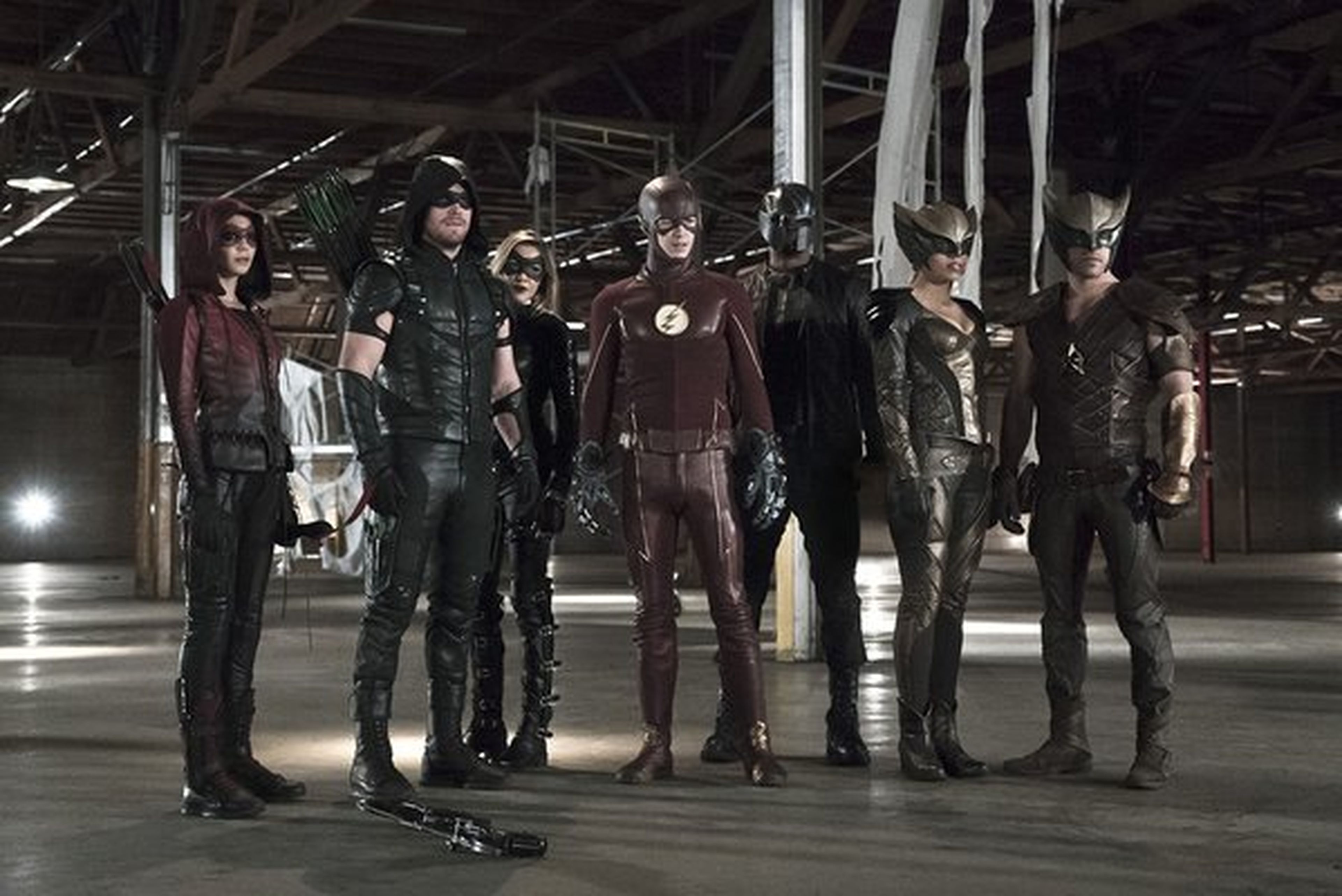 Arrow y The Flash muestran a los superhéroes de su próximo crossover