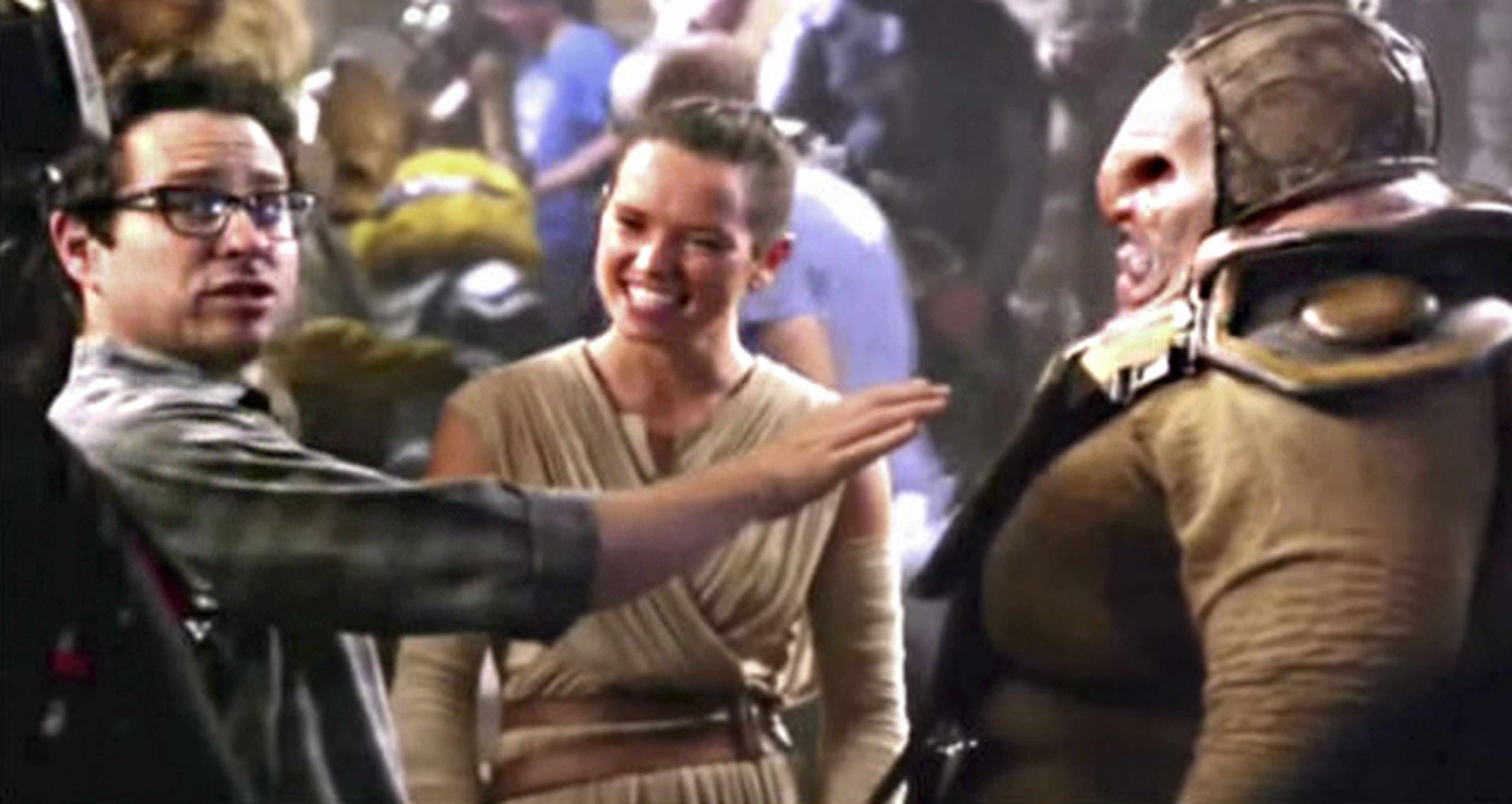 Star Wars VII: vídeo tras las cámaras centrado en Rey y ¿desvelado el aspecto de Simon Pegg?
