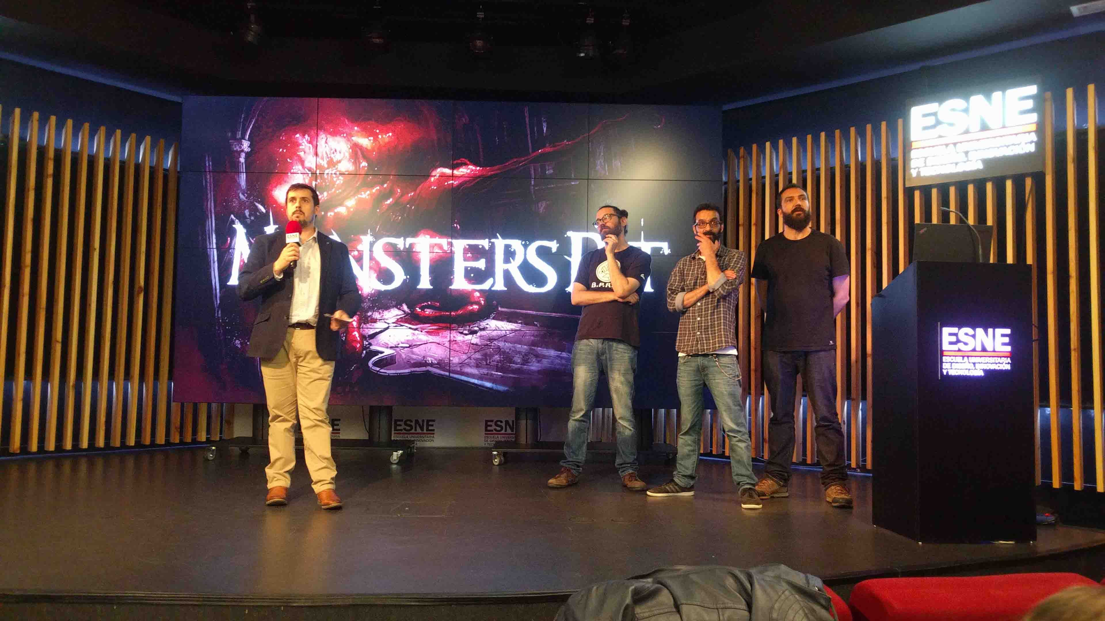 Fernando Ortega, Director del Área de Videojuegos y Animación de ESNE junto a los tres fundadores de Monsters Pit.