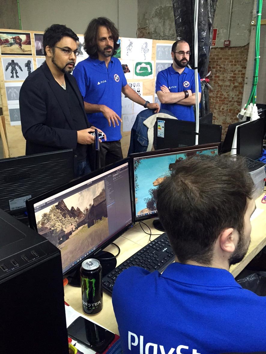 Shahid Ahmad juega a los videojuegos de PS Talents Games Camp Shahid Ahmad juega a los videojuegos de PS Talents Games Camp