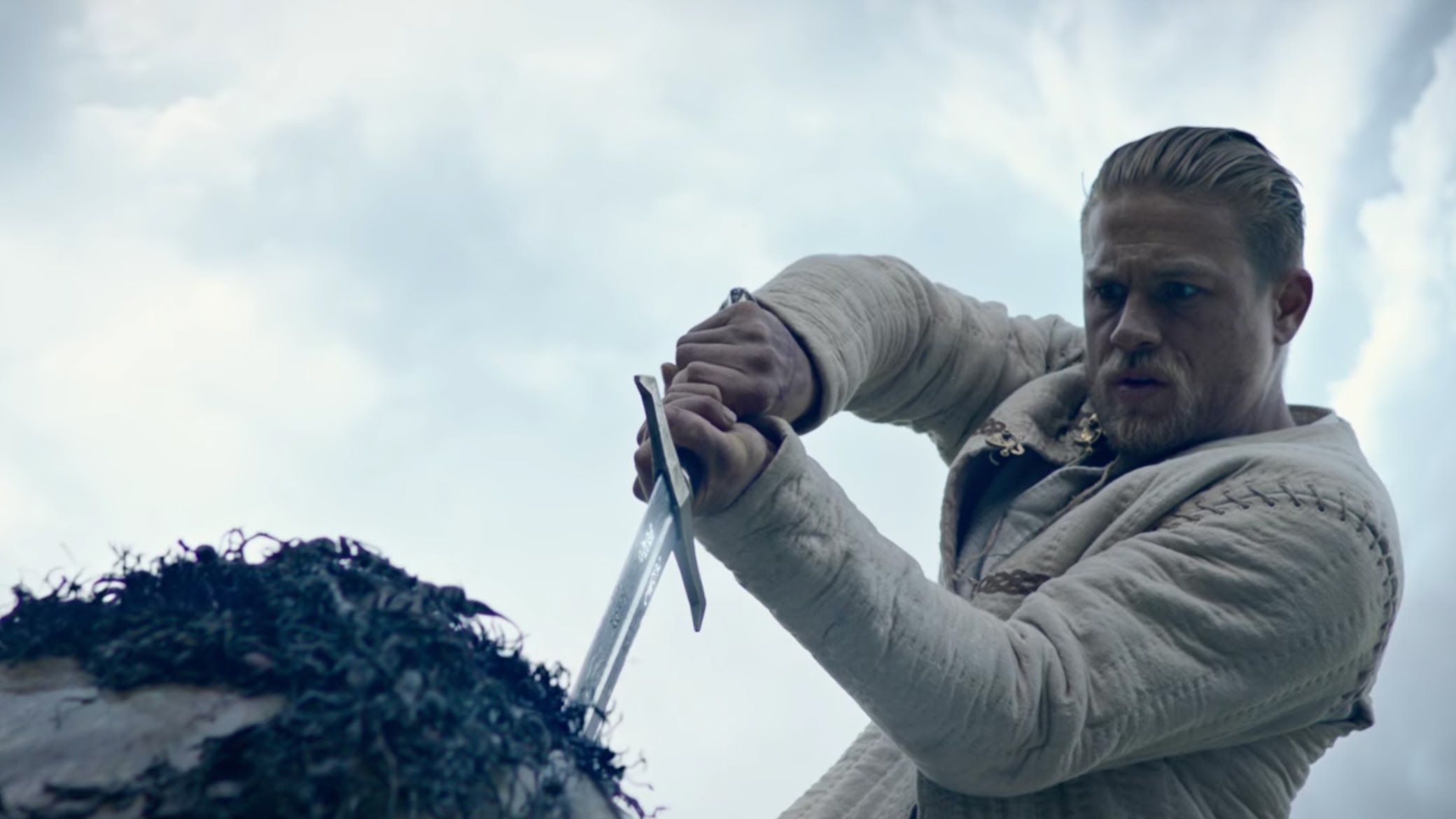 Rey Arturo: La Leyenda de la Espada Comic-Con, Warner Bros, Charlie Hunnam