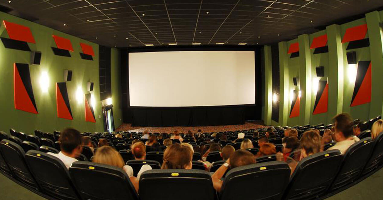 Sala de cine Espectadores, Pantalla, Estreno