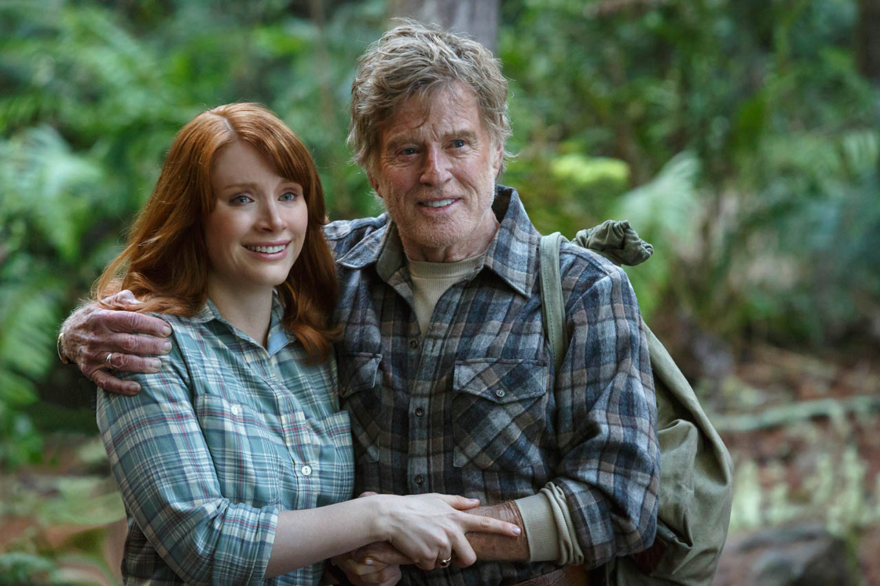 Bryce Dallas Howard y Robert Redford en Peter y el dragón Bryce Dallas Howard y Robert Redford en Peter y el dragón