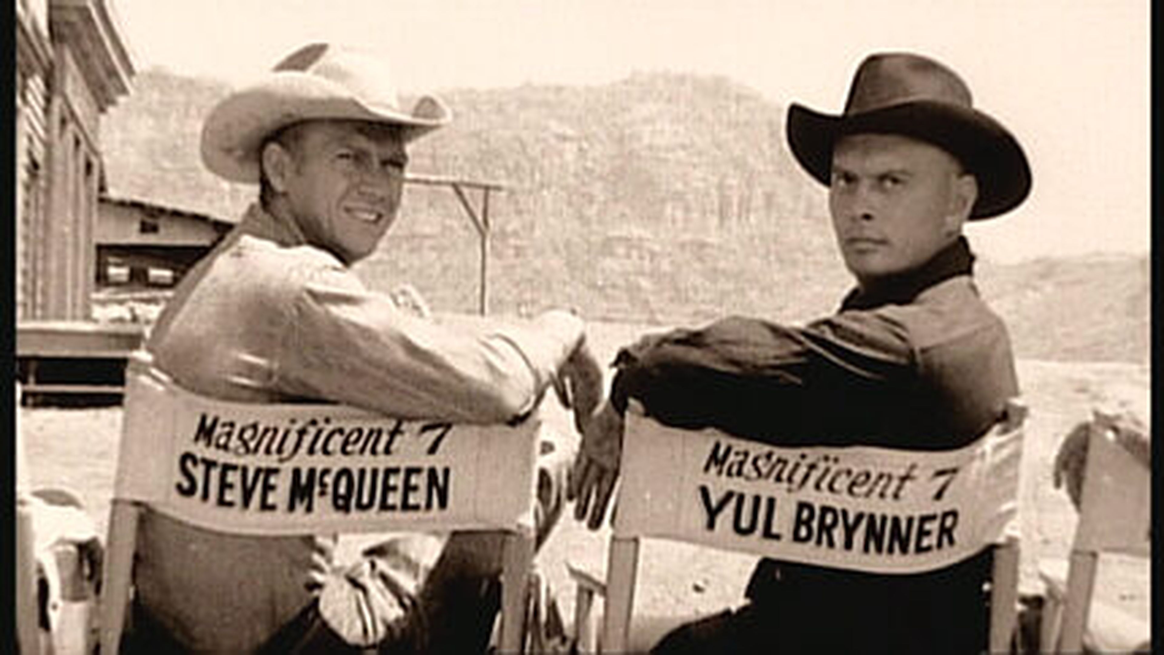Steve McQueen y Yul Brynner en un descanso del rodaje