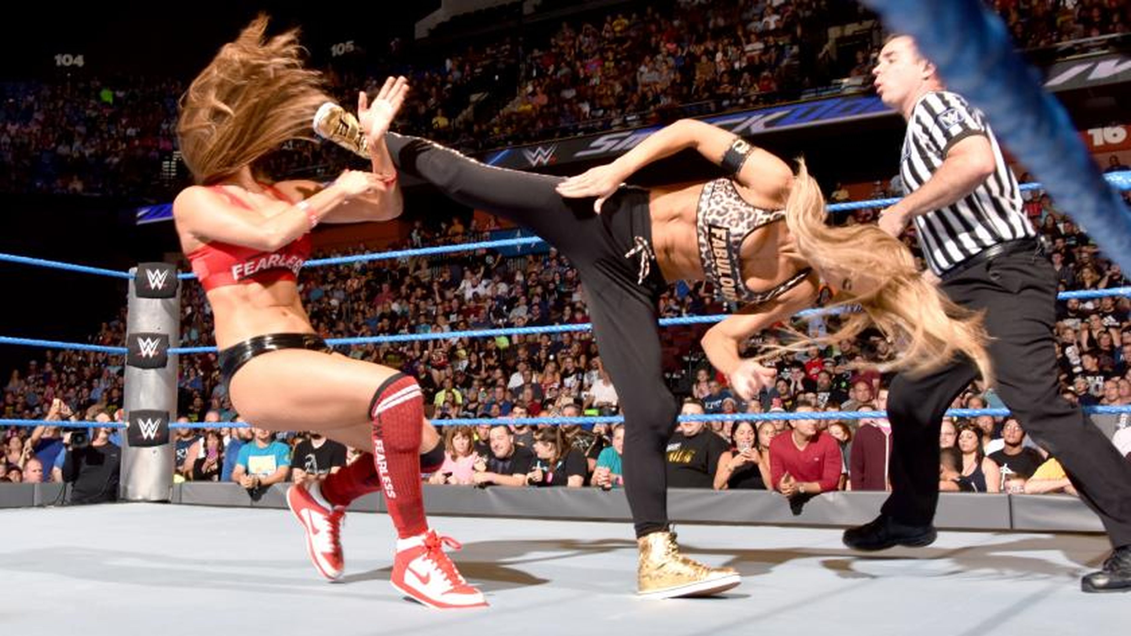 Carmella ataca a Nikki Bella en SmackDown Live
