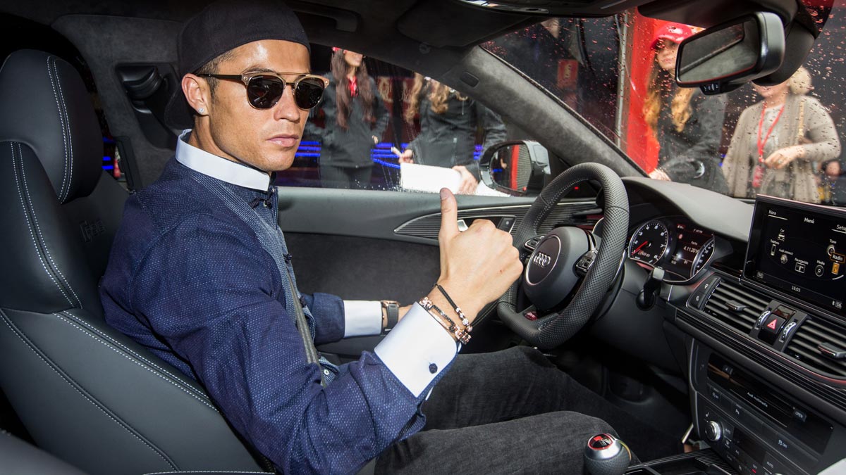 Audi jugadores Real Madrid rs6 cristiano interior Audi jugadores Real Madrid rs6 rs7 sq7 karts carlos sainz