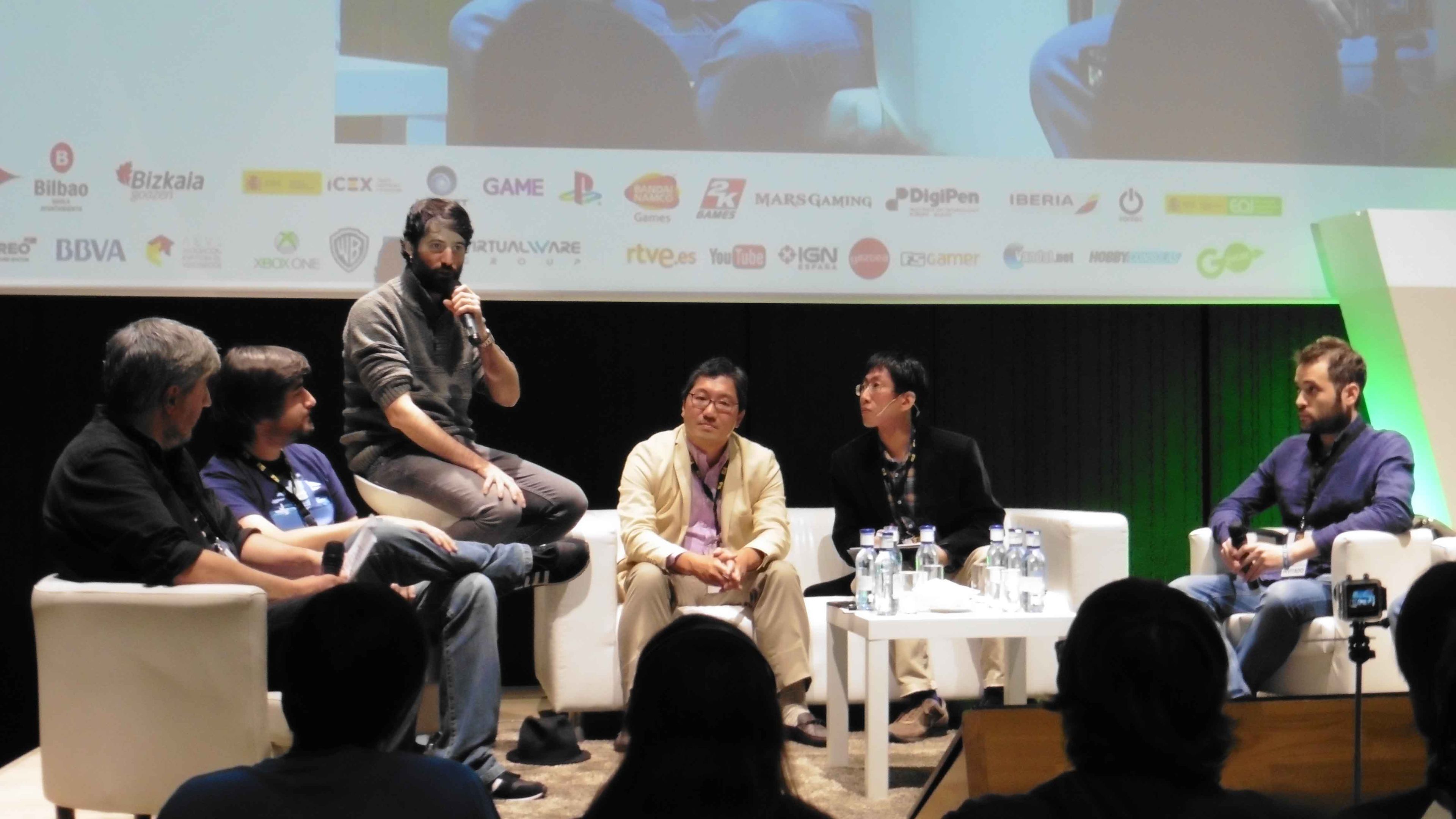 Antonio Santo moderó la charla que reunió a Yuji Naka con diversos miembros de la prensa.