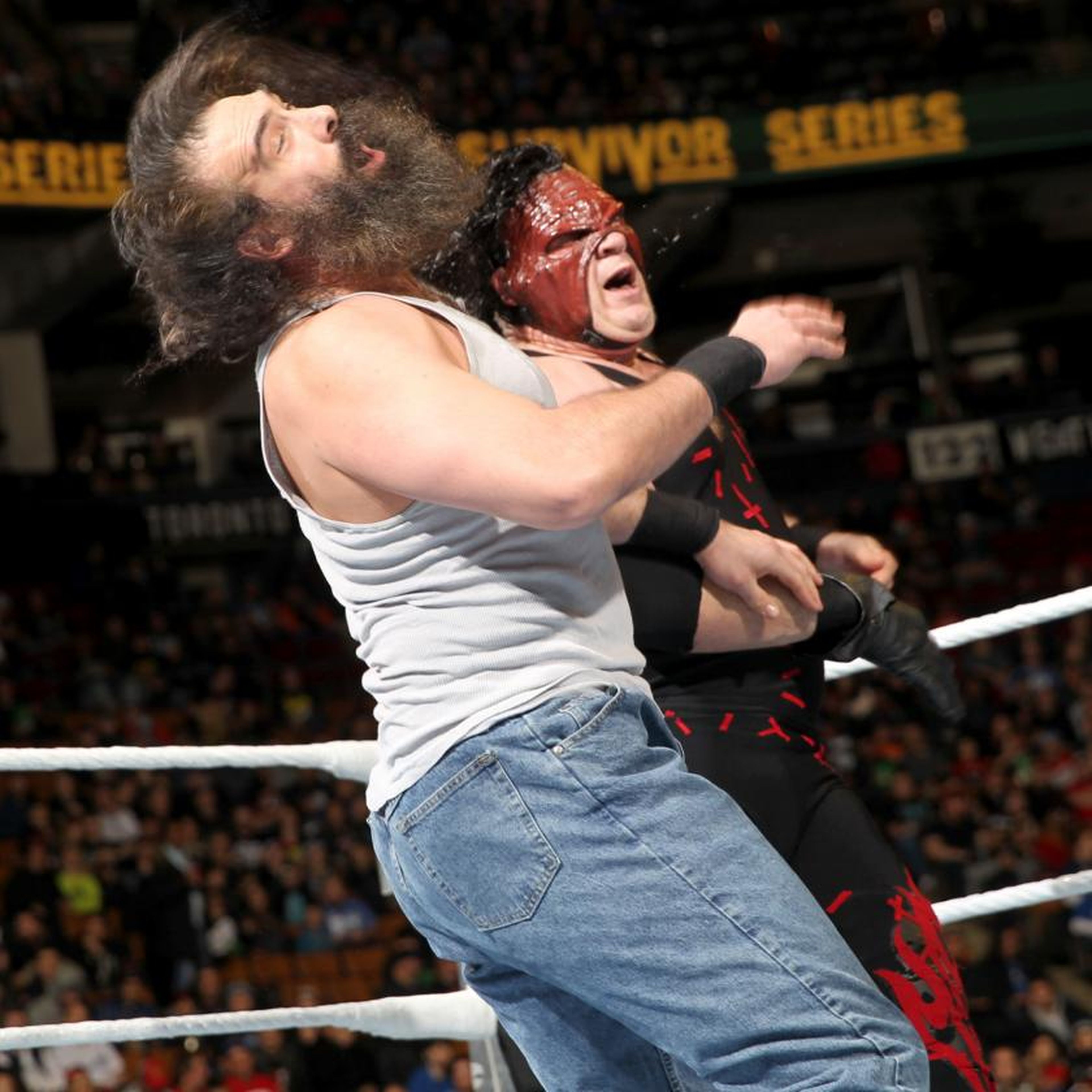 Kane derrotó a Luke Harper en un combate impresionante en Survivor Series