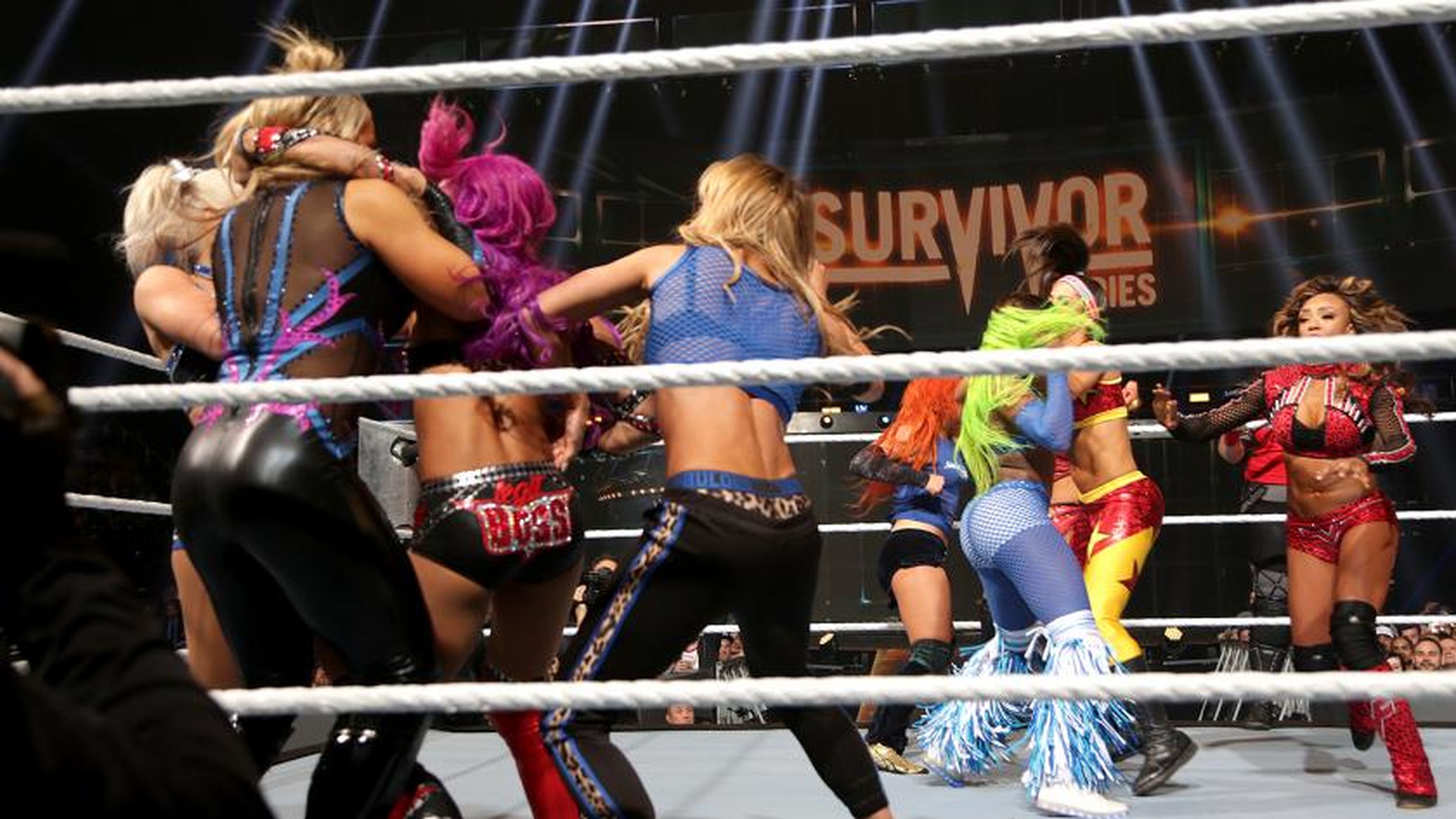 El equipo femenino de Raw se impuso al de SmackDown Live en Survivor Series