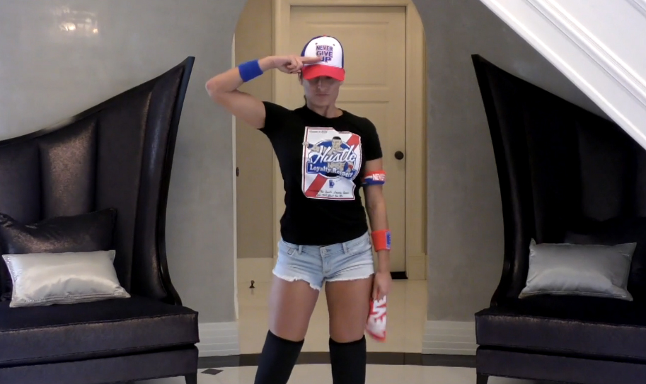 Nikki Bella se disfraza de John Cena por Halloween Nikki Bella se disfraza de John Cena por Halloween