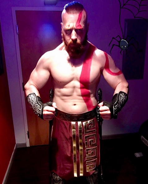 Sheamus se disfraza de Kratos por Halloween Sheamus se disfraza de Kratos por Halloween