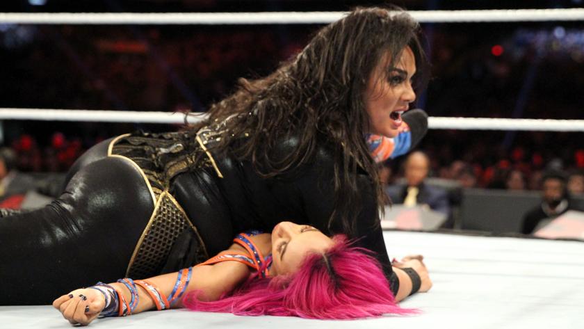 WWE - Nia Jax vs Sasha Banks en Royal Rumble 2017 WWE - Nia Jax vs Sasha Banks en Royal Rumble 2017
