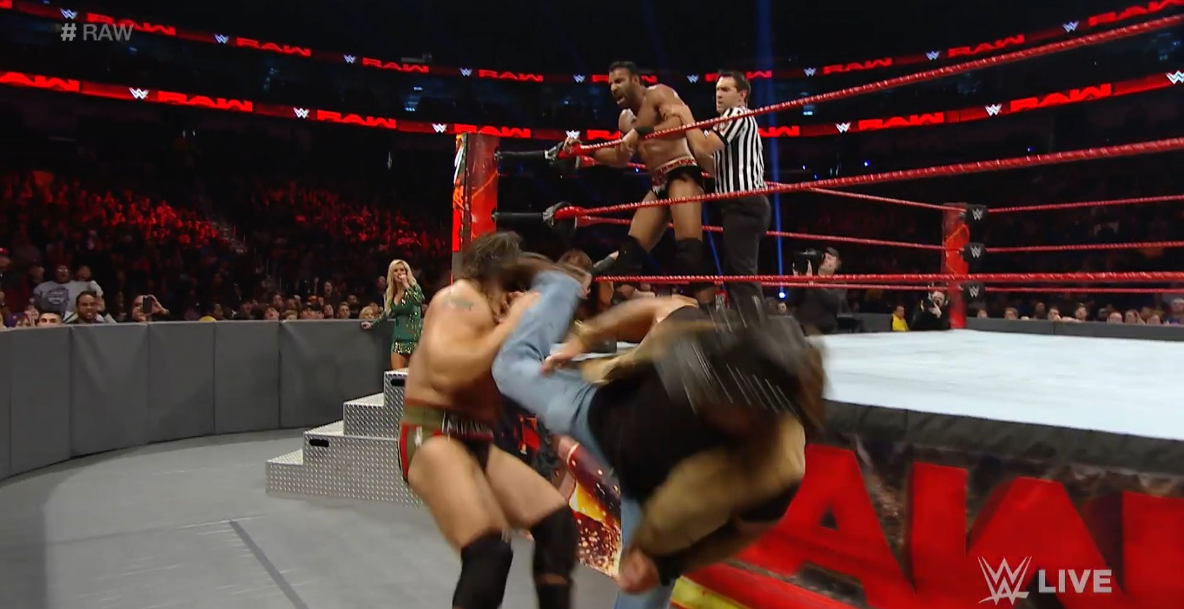 Shawn Michaels aplicó un Sweet Chin Music a Rusev en su regreso a Raw