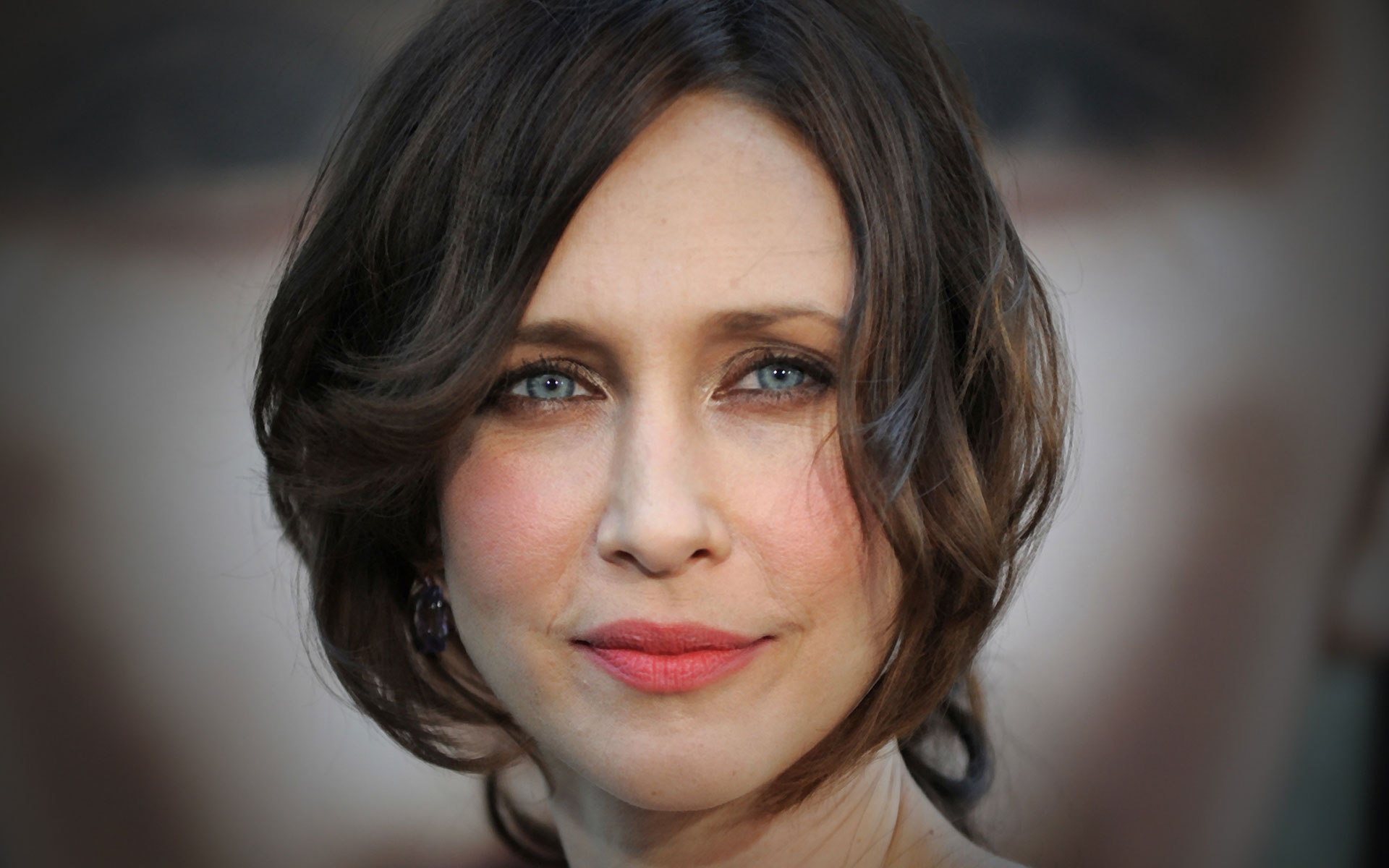 Vera Farmiga Pantyhose