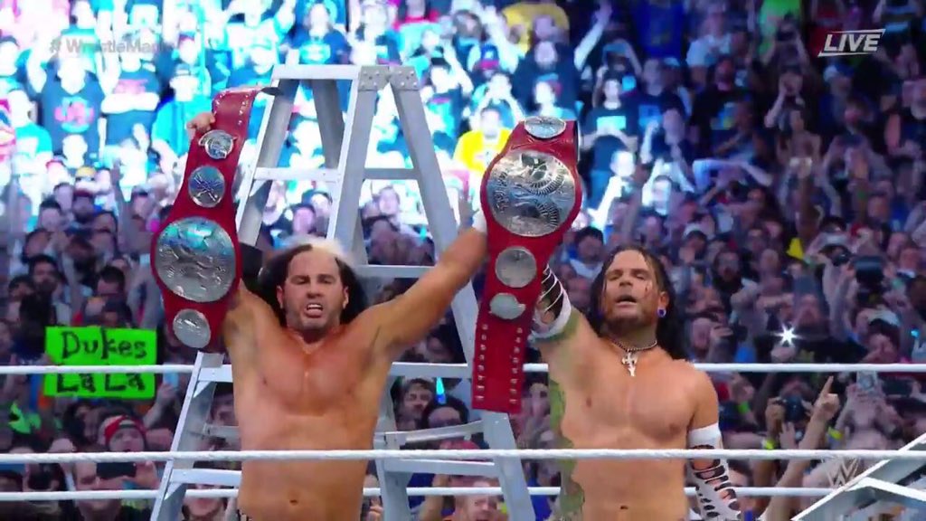 WrestleMania 33 - Campeonato por Equipos de Raw (Combate con escaleras) WrestleMania 33 - Campeonato por Equipos de Raw (Combate con escaleras)