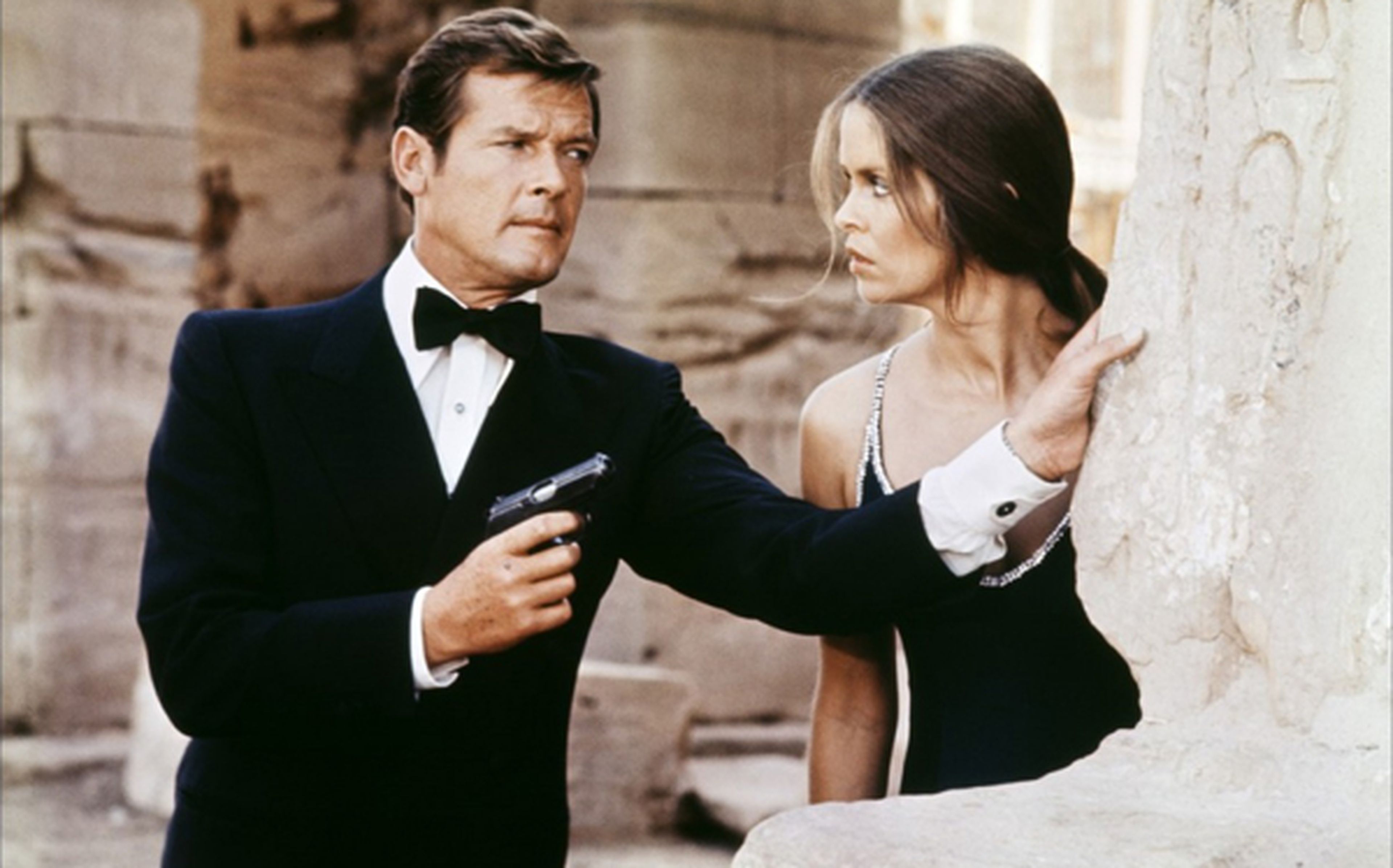 Roger Moore como James Bond en La Espía que Me Amó