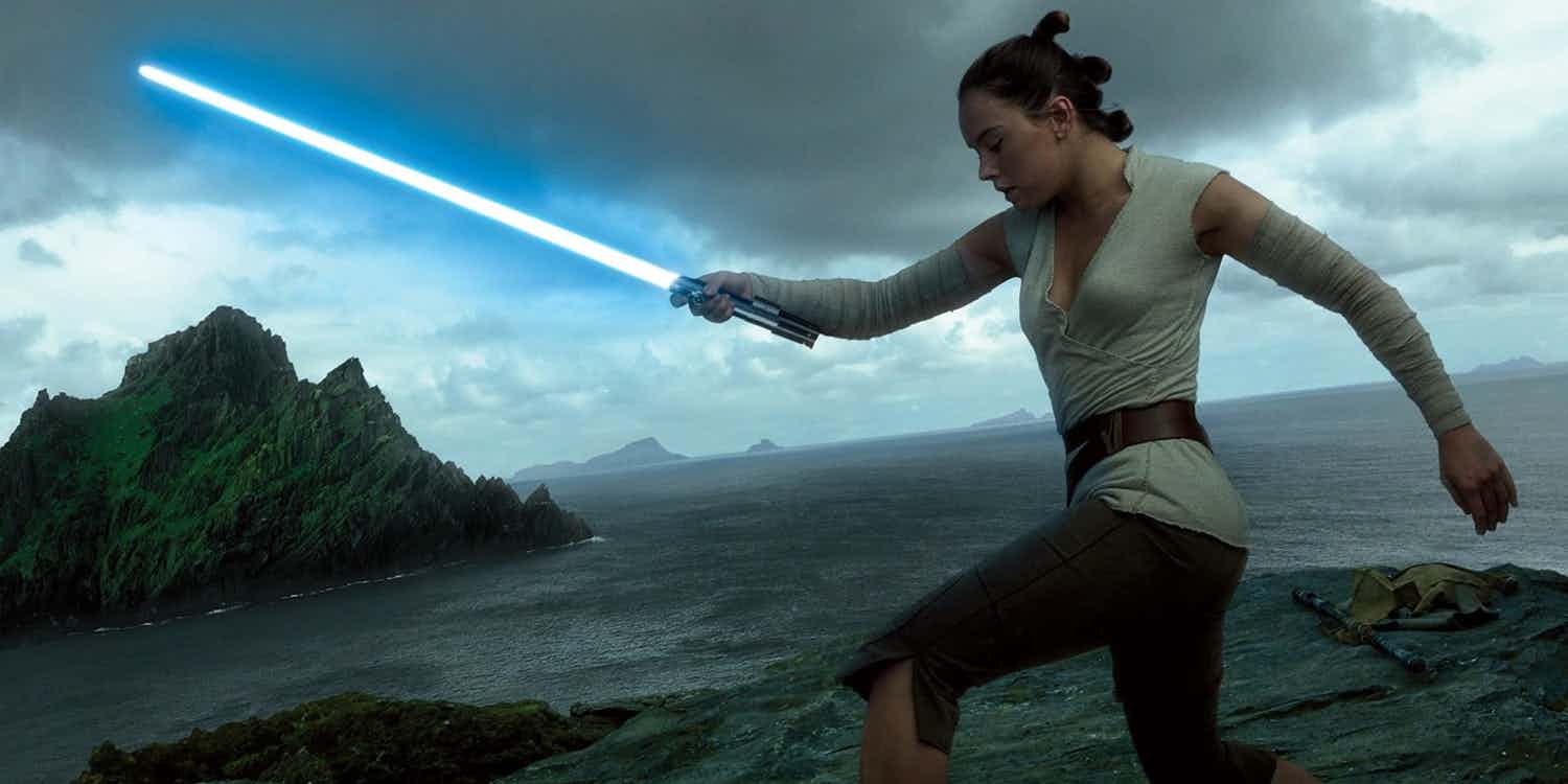 Rey, con el sable azul en el reportaje de Vanity Fair Rey, con el sable azul en el reportaje de Vanity Fair
