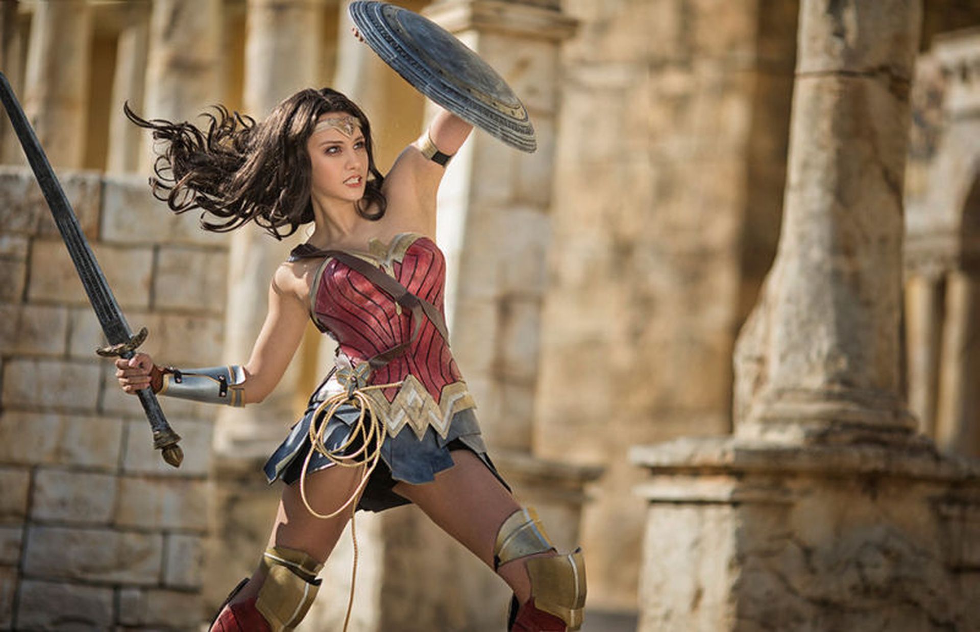 Wonder Woman cosplayer