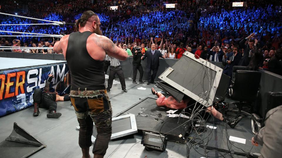 WWE SummerSlam 2017 - Campeonato Universal de la WWE - Brock Lesnar vs. Braun Strowman vs. Roman Reigns vs. Samoa Joe WWE SummerSlam 2017 - Campeonato Universal de la WWE - Brock Lesnar vs. Braun Strowman vs. Roman Reigns vs. Samoa Joe