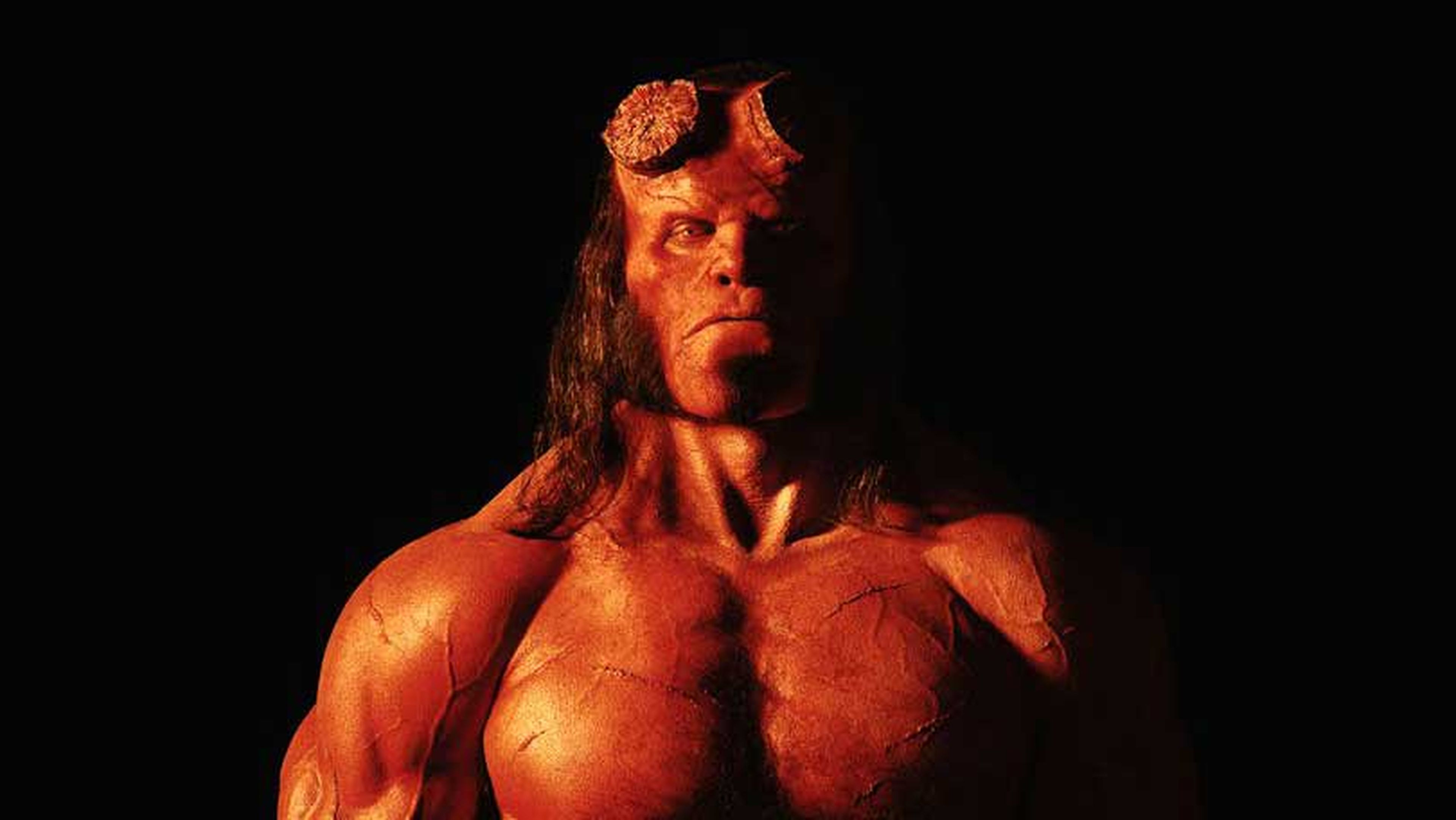 David Harbour como Hellboy