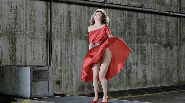 La Mujer de Rojo (1984) 10 películas malas que incomprensiblemente han ganado un Oscar