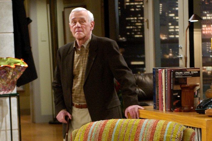 John Mahoney en Frasier John Mahoney en Frasier