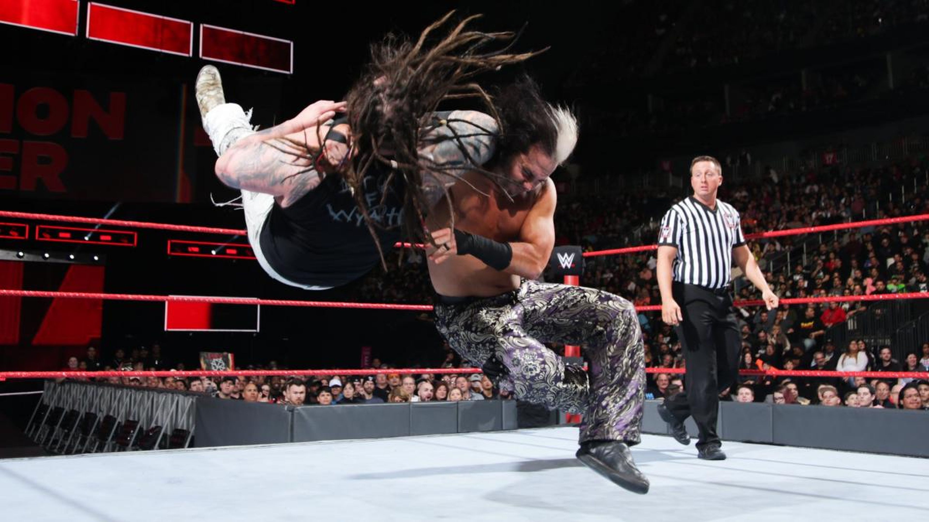 WWE Elimination Chamber 2018 - Matt Hardy derrotó a Bray Wyatt