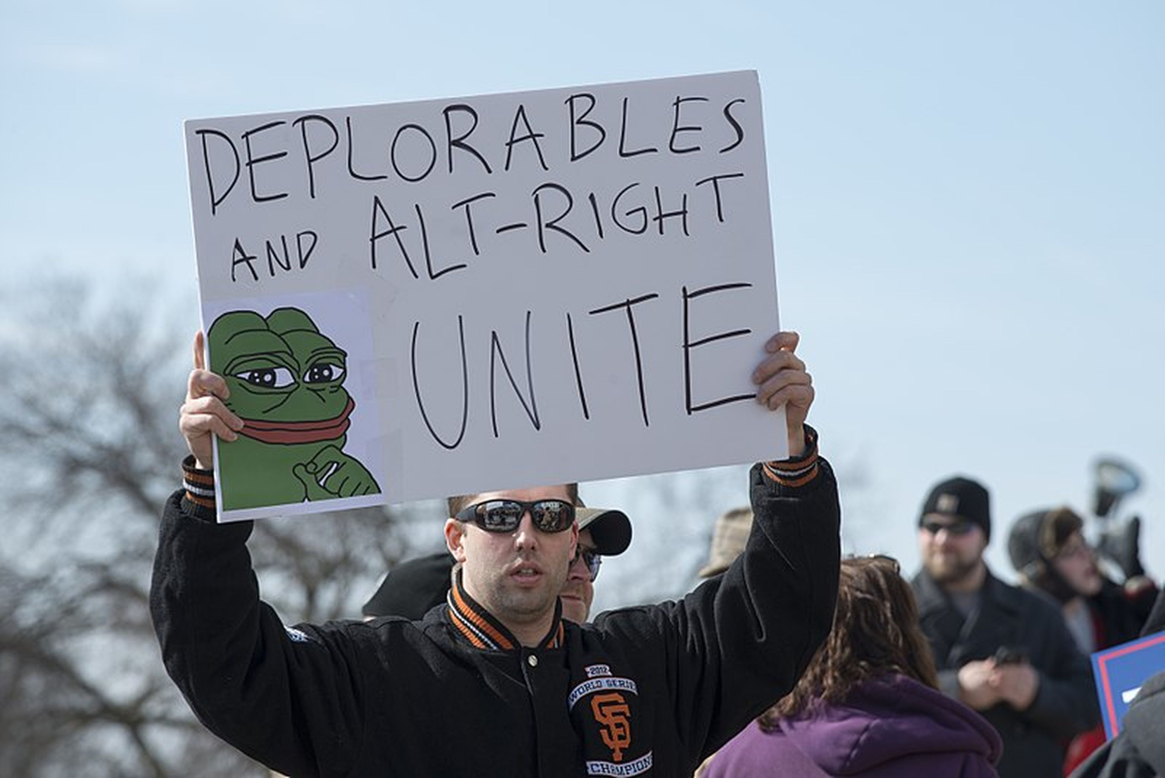 Pepe y los Deplorables en un cartel de apoyo a Trump