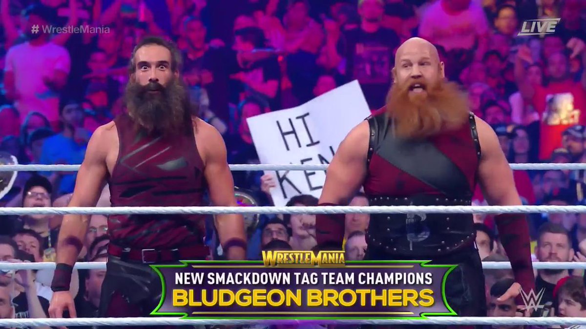 WWE WrestleMania 34 - Campeonato por Equipos de SmackDown - The Usos vs. The New Day vs. The Bludgeon Brothers WWE WrestleMania 34 - Campeonato por Equipos de SmackDown - The Usos vs. The New Day vs. The Bludgeon Brothers