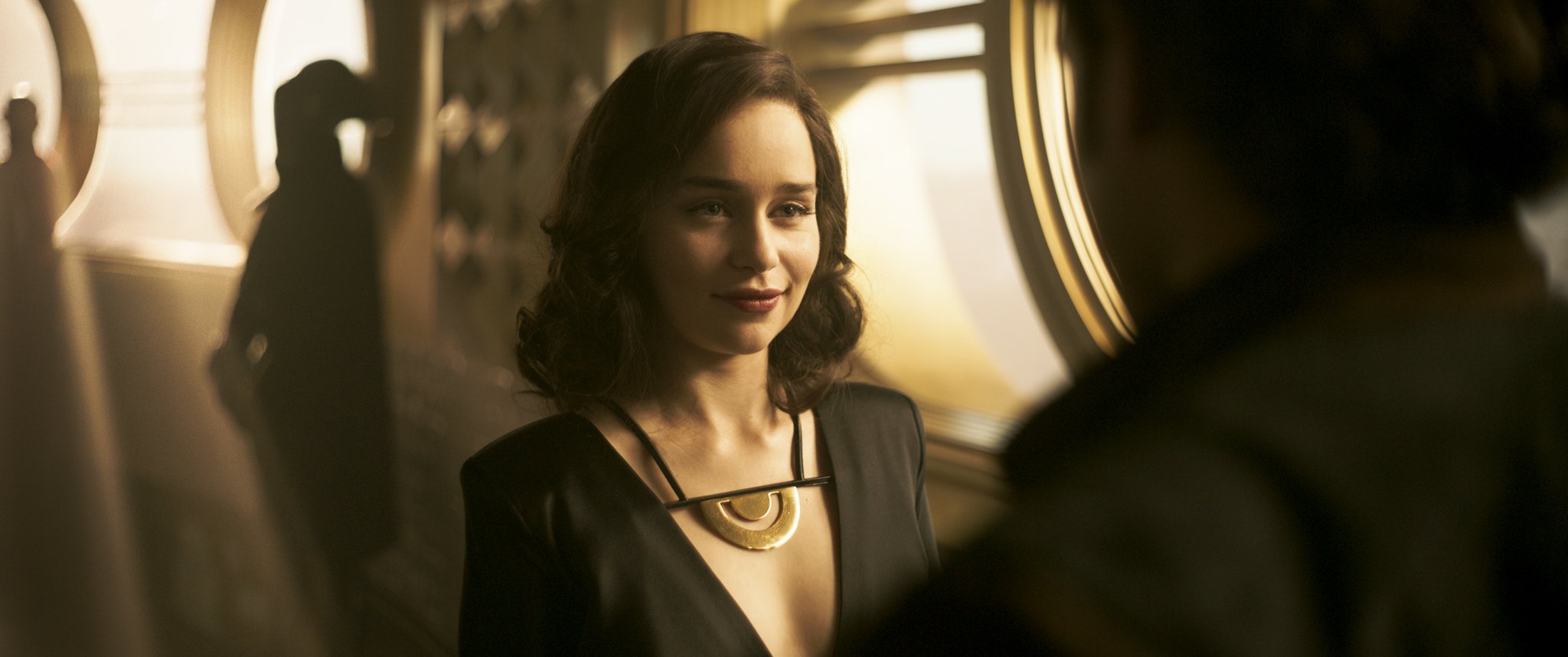 Emilia Clarke en Han Solo: Una historia de Star Wars Emilia Clarke como Qi’ra en Han Solo: Una historia de Star Wars