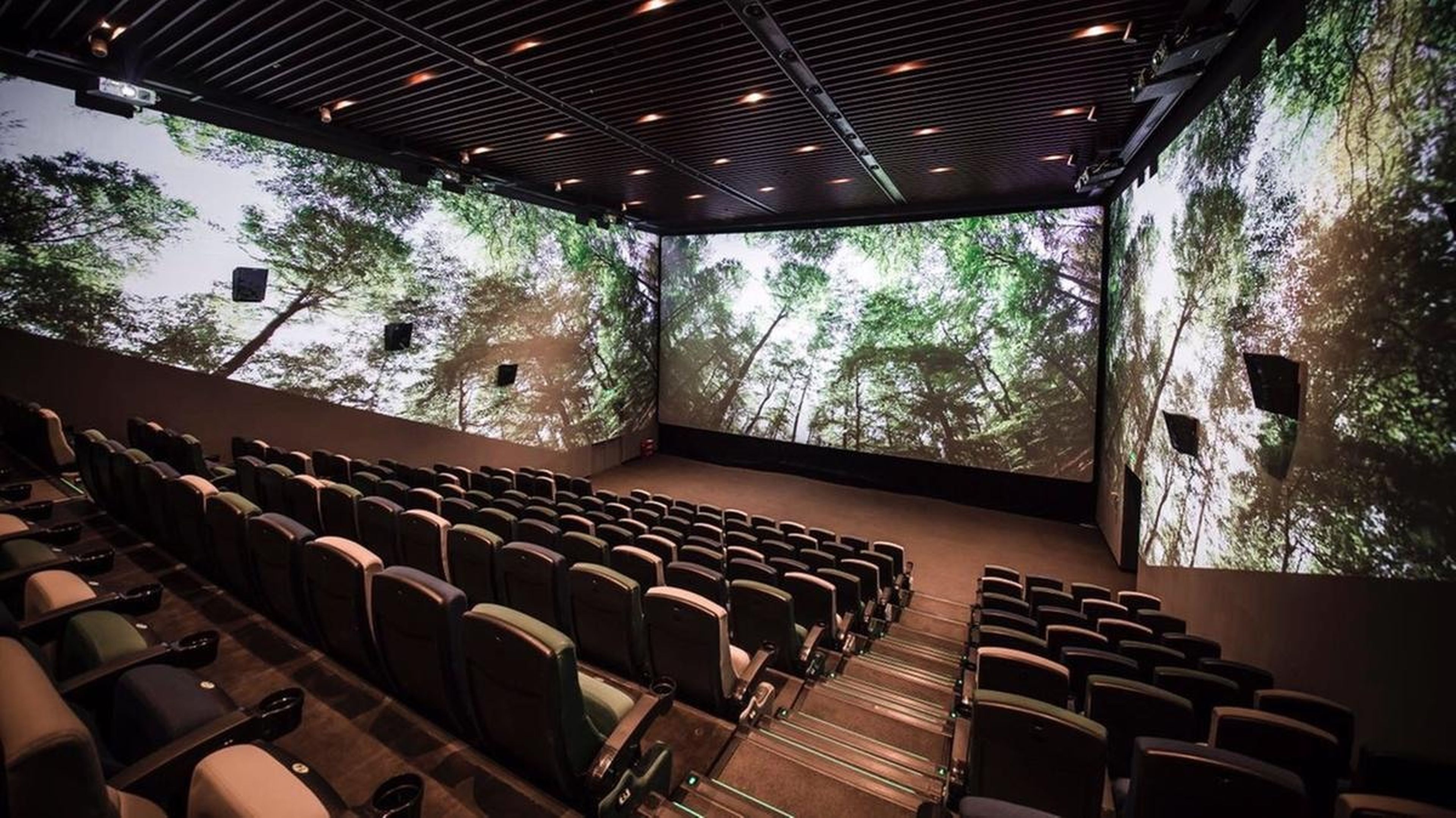 ScreenX, los cines con tres pantallas