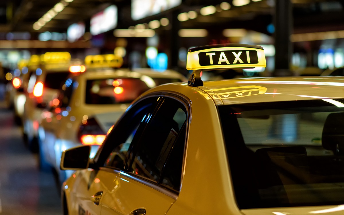 Uber vs Cabify vs Taxi, ¿quién tiene mejores precios? Uber vs taxi