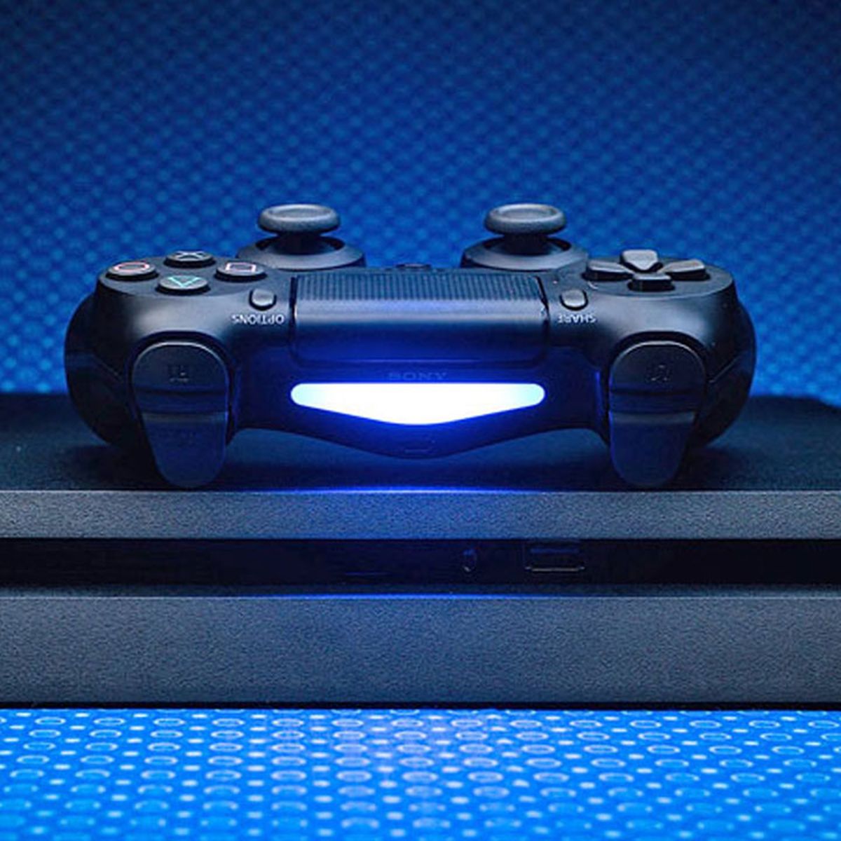 Sony Playstation 4 (PS4) - Consola 500 Gb + 2 Mandos Dual Shock 4 (Edición  Exclusiva ) : : Videojuegos