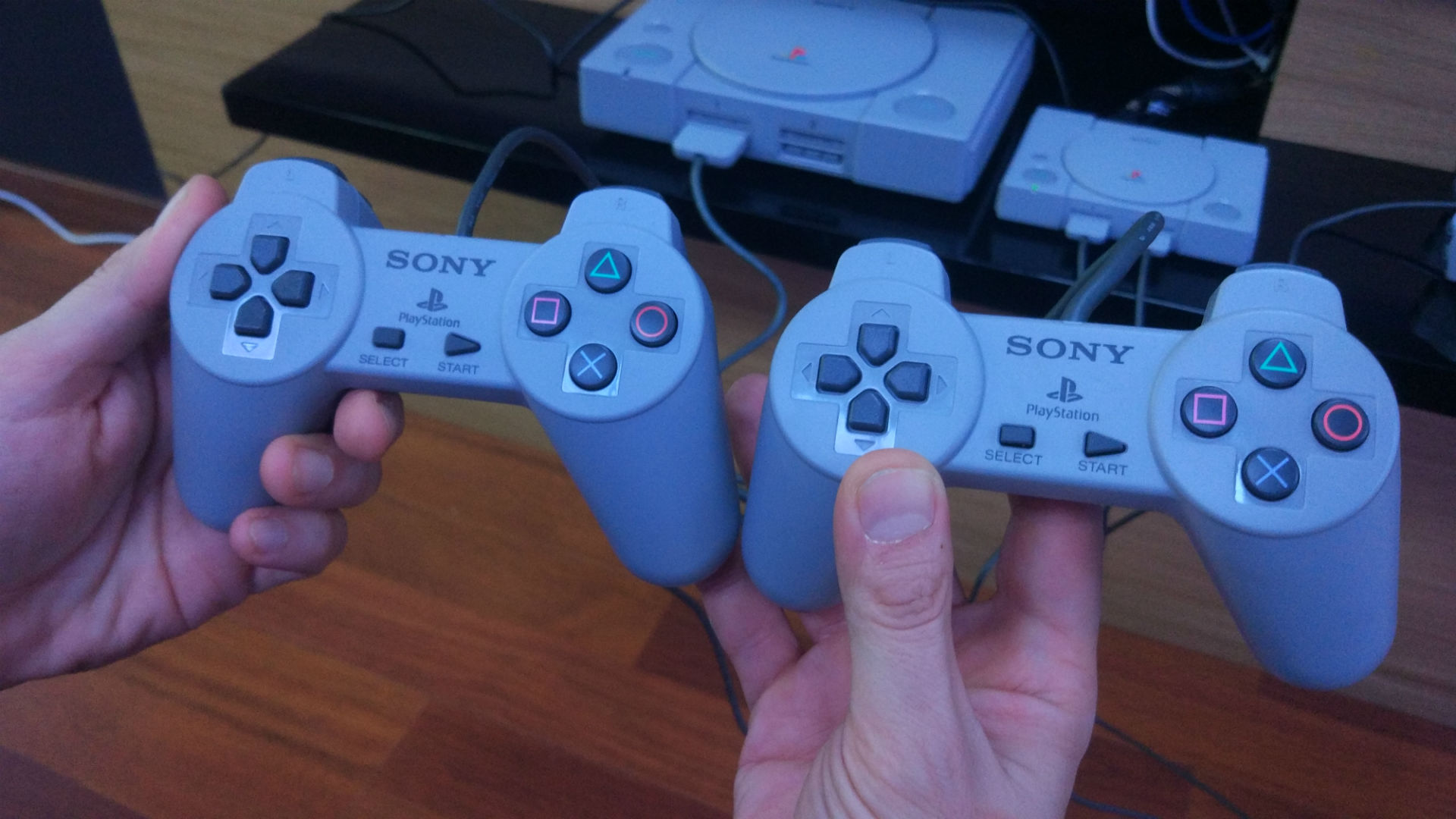 PlaySTation Classic mini - Galería de imágenes y comparativa con PS1 PlayStation Classic mini PS1